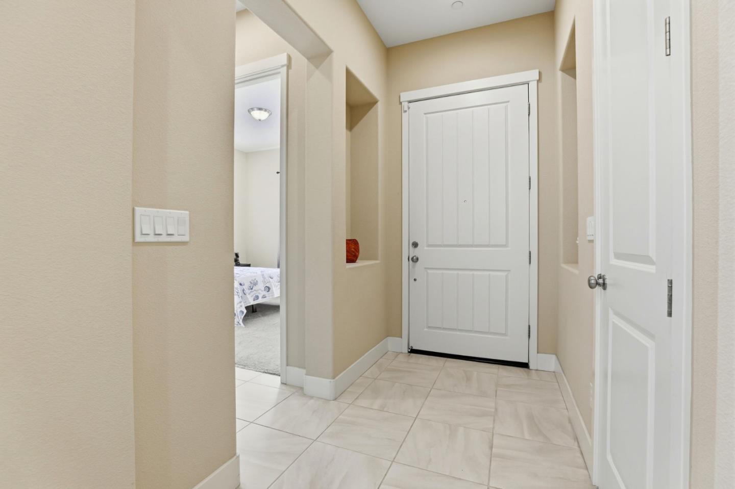 Detail Gallery Image 5 of 41 For 1575 Sunflower Dr, Hollister,  CA 95023 - 4 Beds | 2 Baths