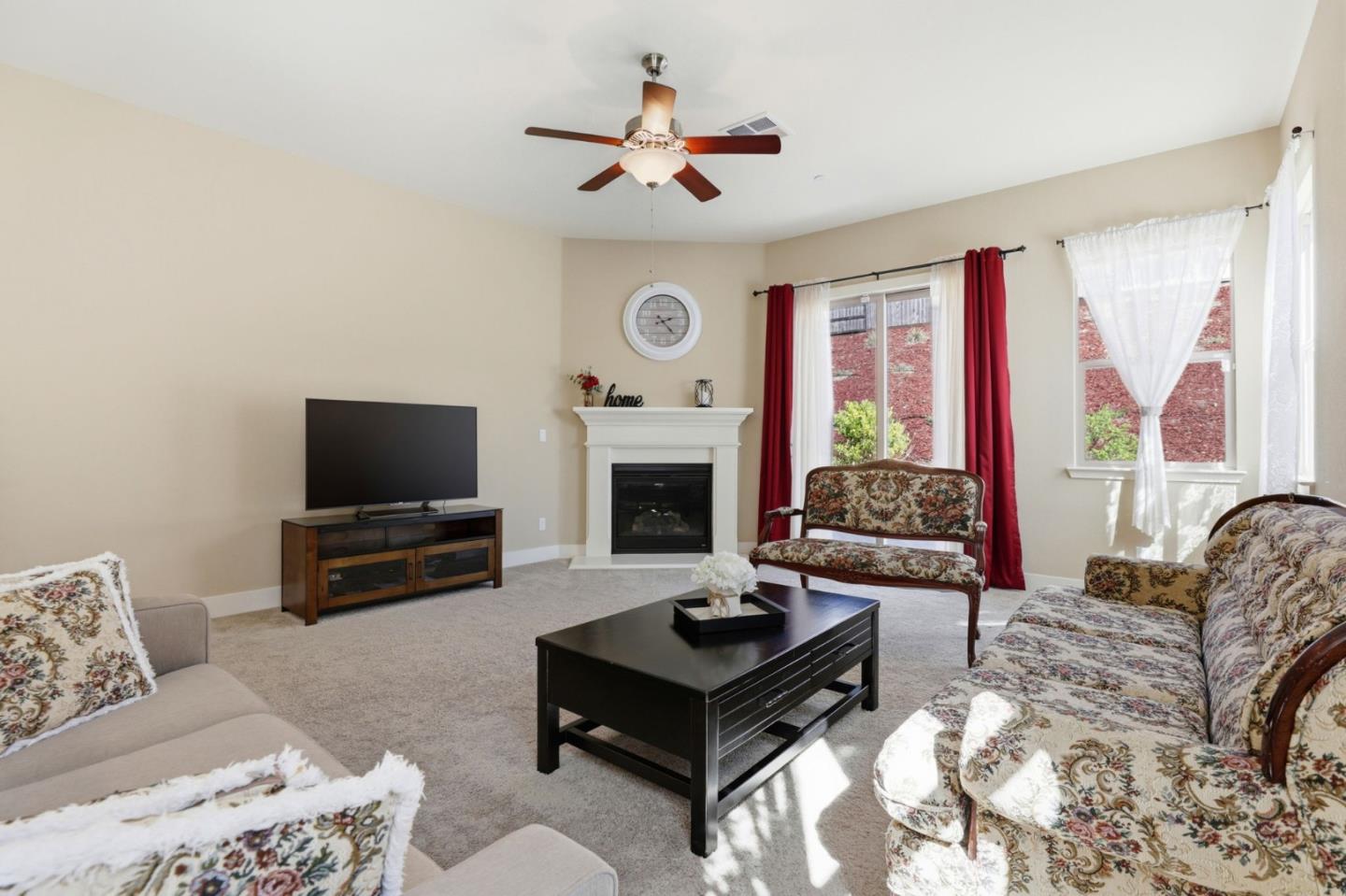 Detail Gallery Image 7 of 41 For 1575 Sunflower Dr, Hollister,  CA 95023 - 4 Beds | 2 Baths