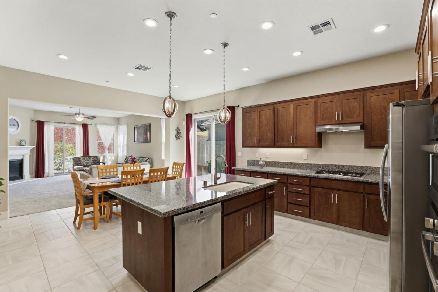 Detail Gallery Image 9 of 41 For 1575 Sunflower Dr, Hollister,  CA 95023 - 4 Beds | 2 Baths