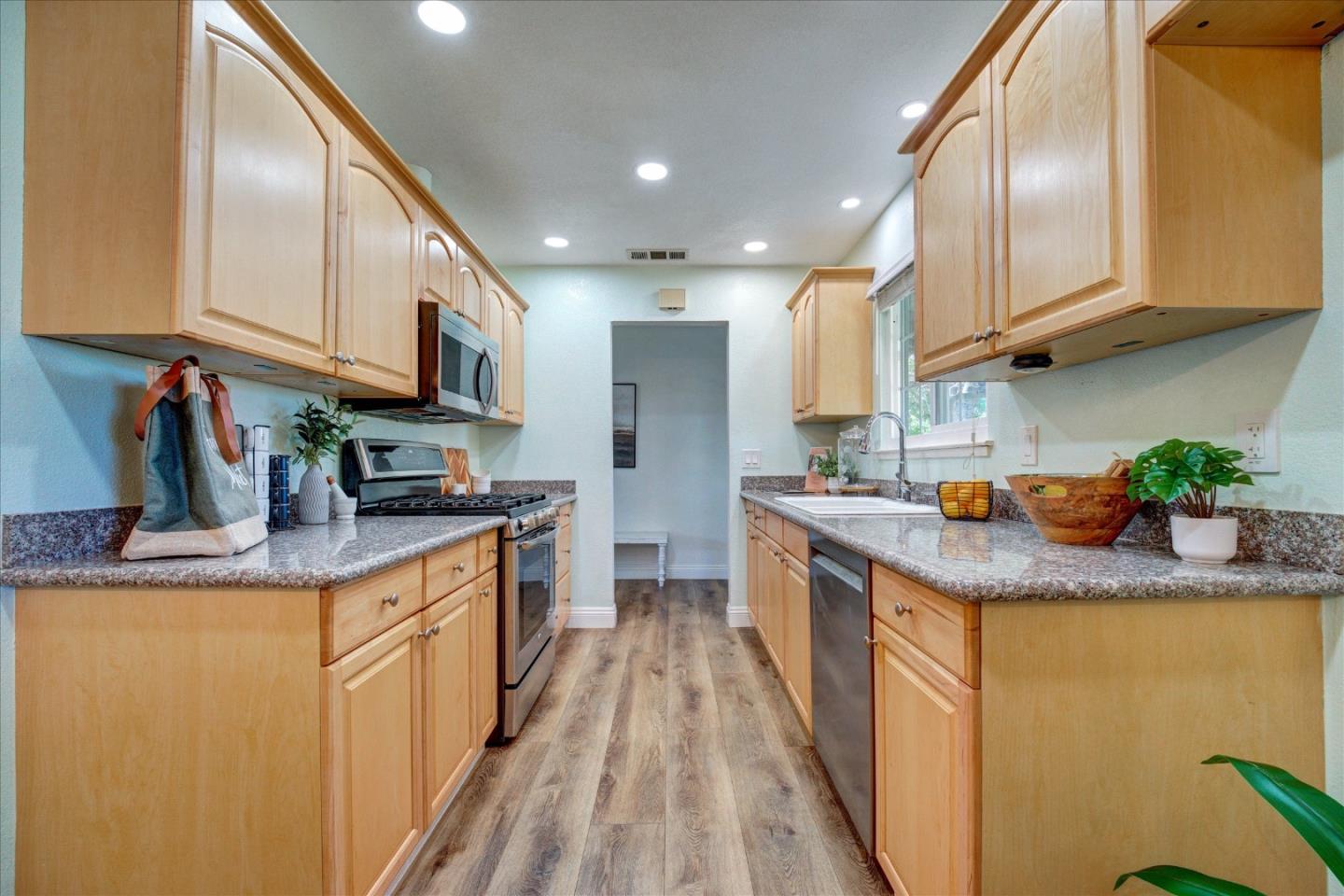 Detail Gallery Image 9 of 36 For 1650 Matheson Rd, Concord,  CA 94521 - 3 Beds | 2 Baths