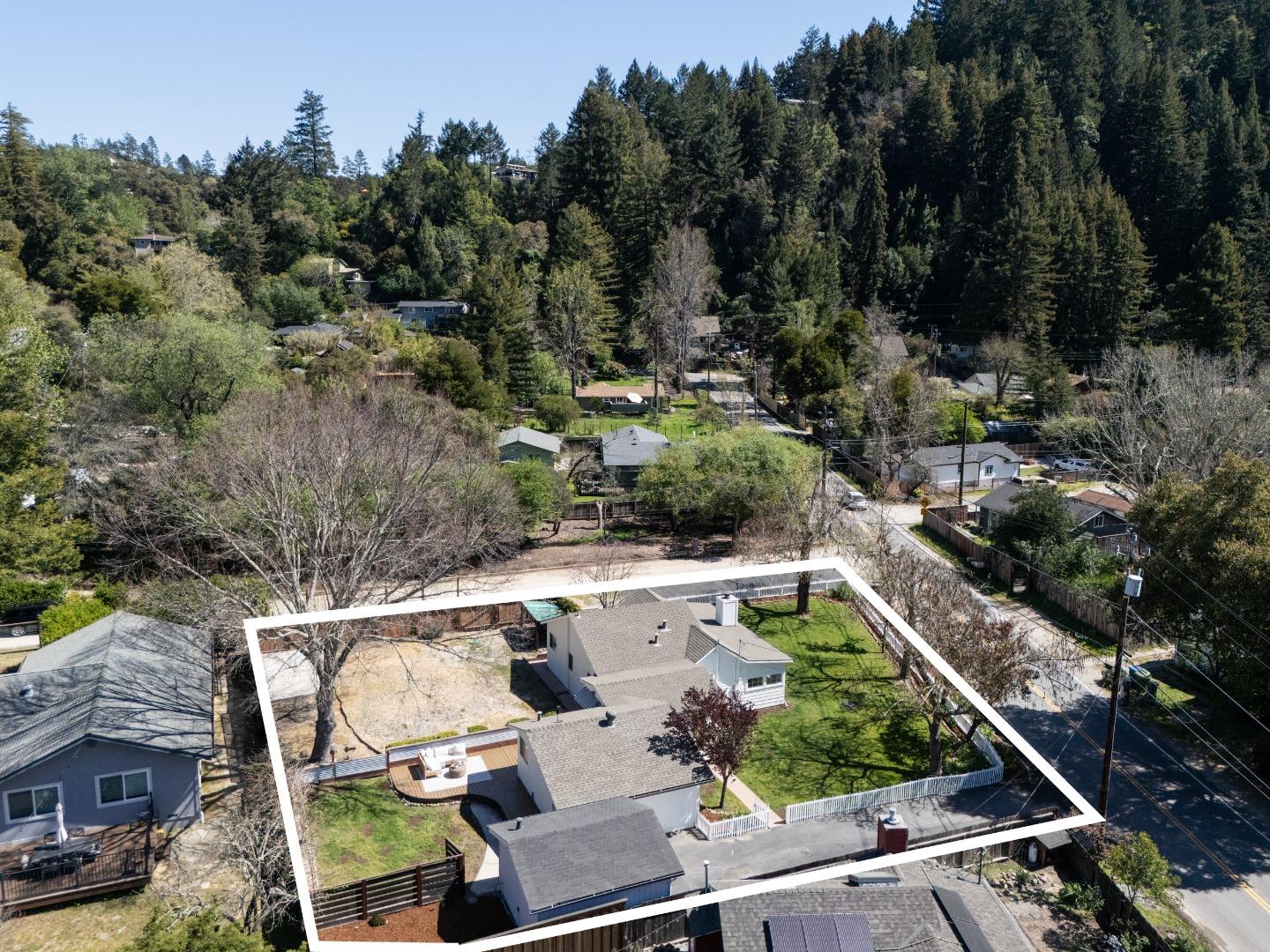 Detail Gallery Image 2 of 44 For 8215 Glen Arbor Rd, Ben Lomond,  CA 95005 - 3 Beds | 2 Baths