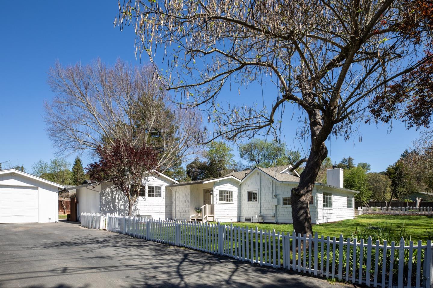 Detail Gallery Image 4 of 44 For 8215 Glen Arbor Rd, Ben Lomond,  CA 95005 - 3 Beds | 2 Baths