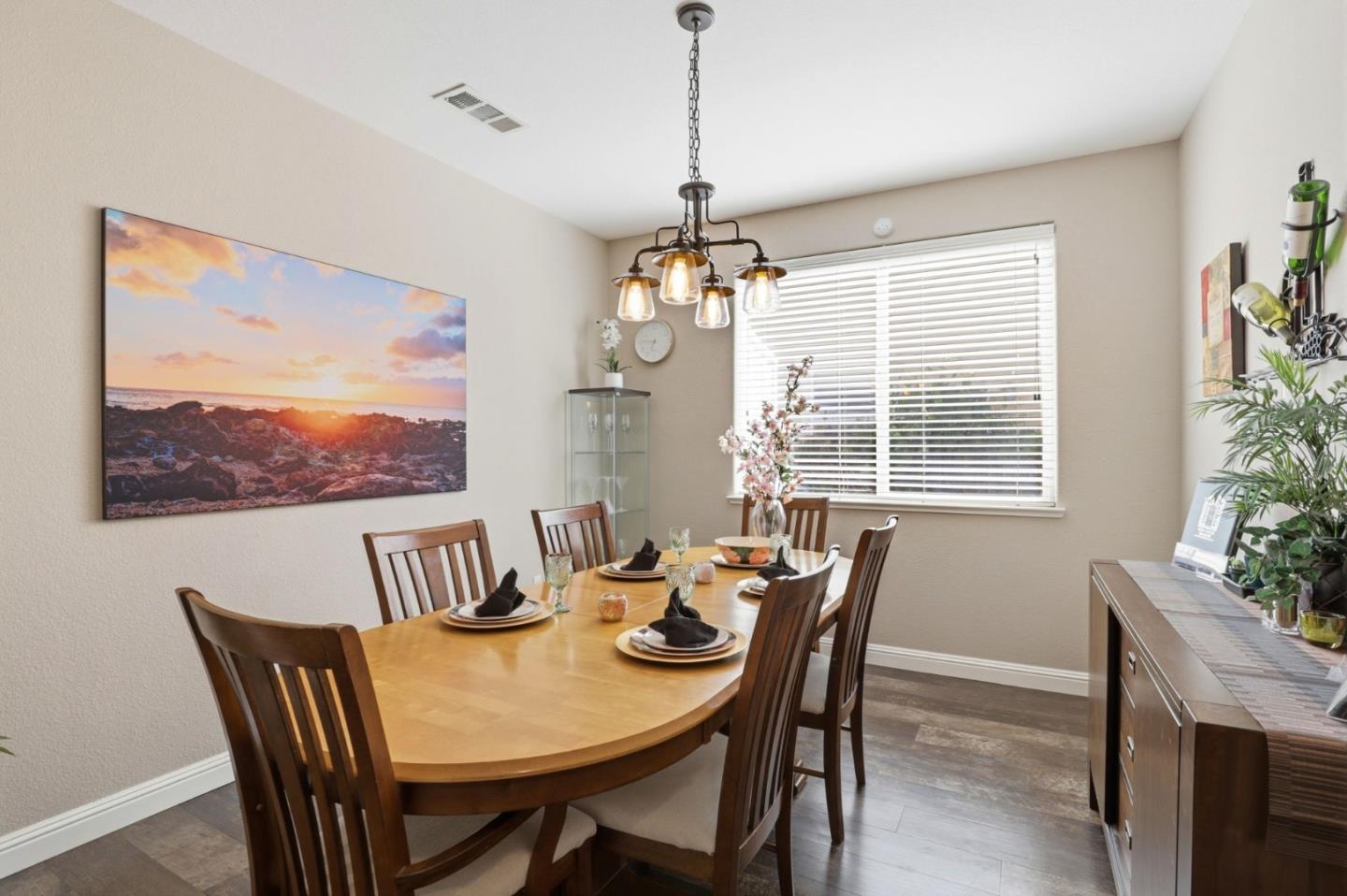 Detail Gallery Image 12 of 35 For 9554 Rodeo Dr, Gilroy,  CA 95020 - 5 Beds | 3 Baths