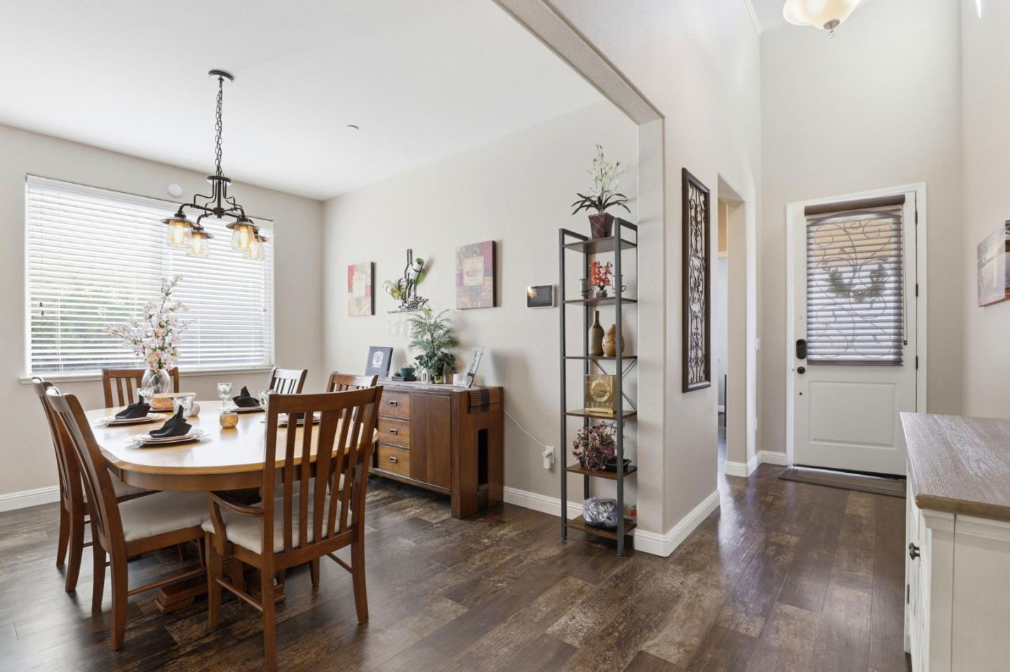 Detail Gallery Image 13 of 35 For 9554 Rodeo Dr, Gilroy,  CA 95020 - 5 Beds | 3 Baths