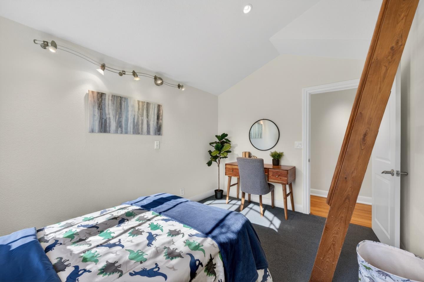 Detail Gallery Image 13 of 97 For 1487 Fallen Leaf Ln, Los Altos,  CA 94024 - 5 Beds | 4 Baths