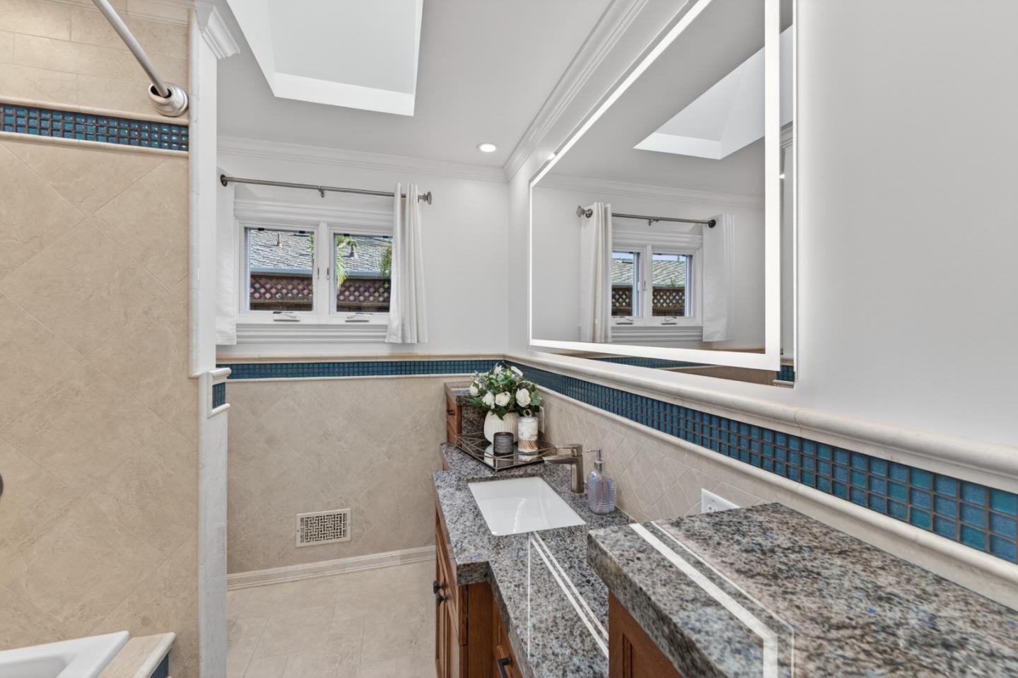 Detail Gallery Image 20 of 97 For 1487 Fallen Leaf Ln, Los Altos,  CA 94024 - 5 Beds | 4 Baths