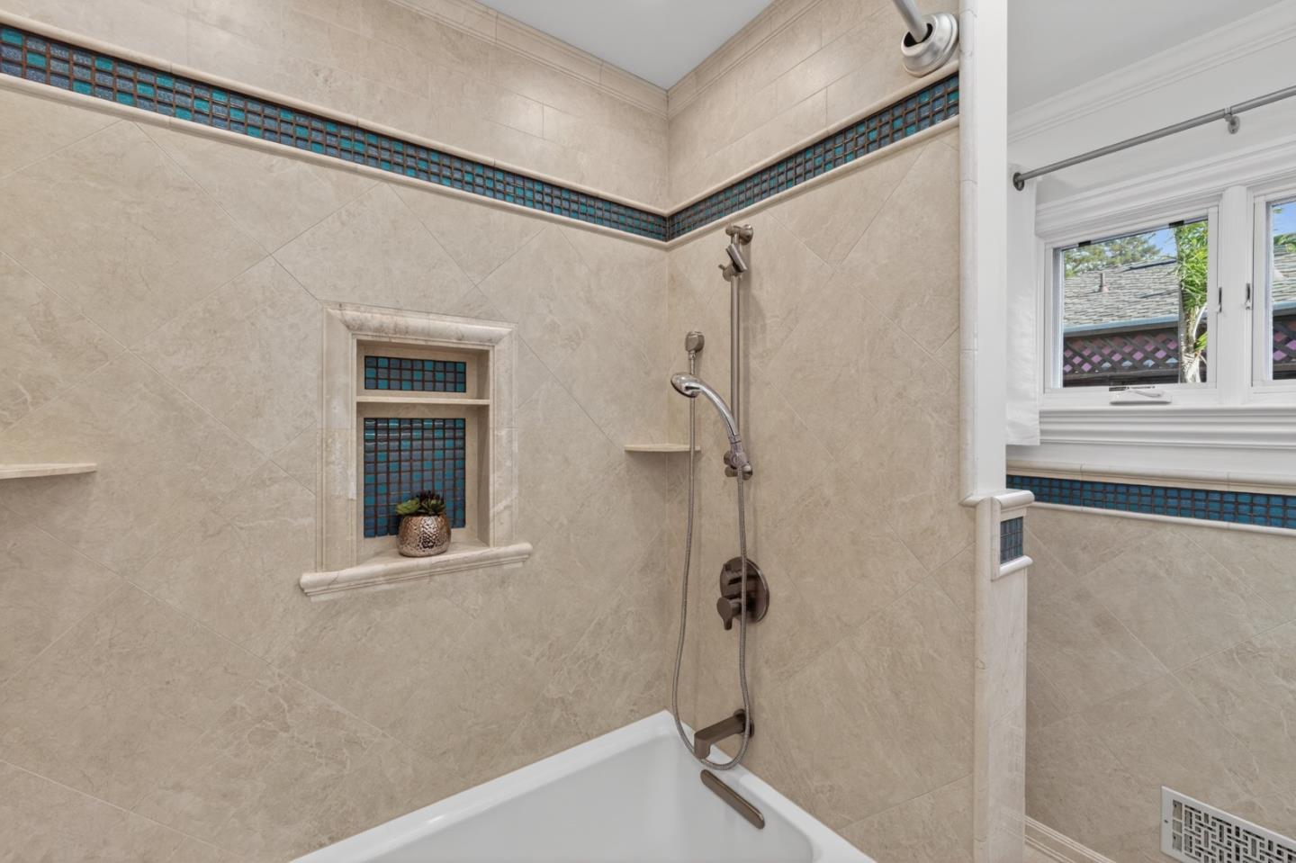 Detail Gallery Image 21 of 97 For 1487 Fallen Leaf Ln, Los Altos,  CA 94024 - 5 Beds | 4 Baths