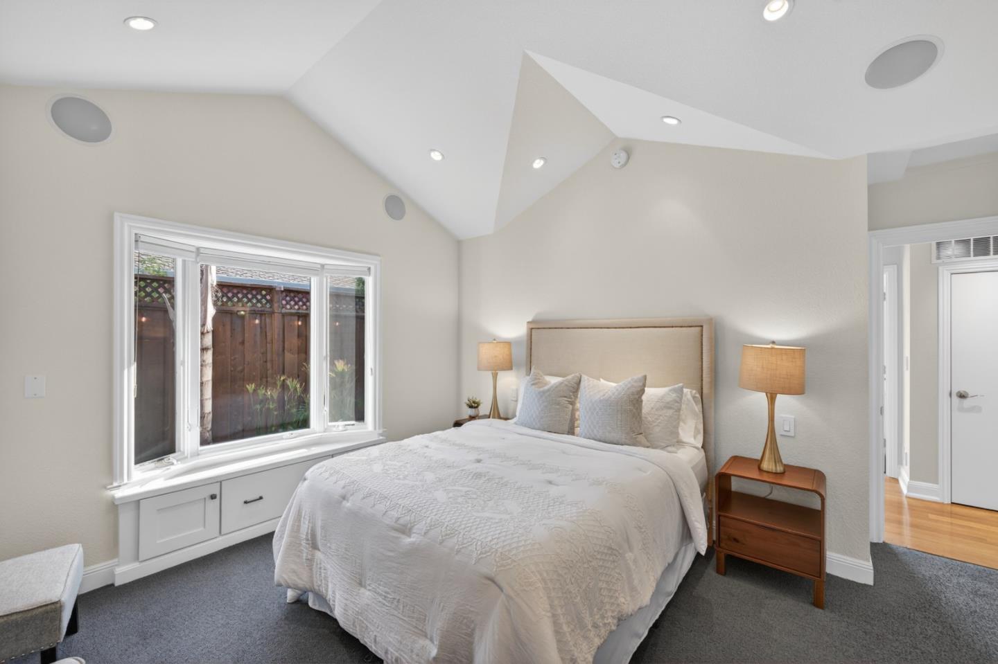 Detail Gallery Image 24 of 97 For 1487 Fallen Leaf Ln, Los Altos,  CA 94024 - 5 Beds | 4 Baths