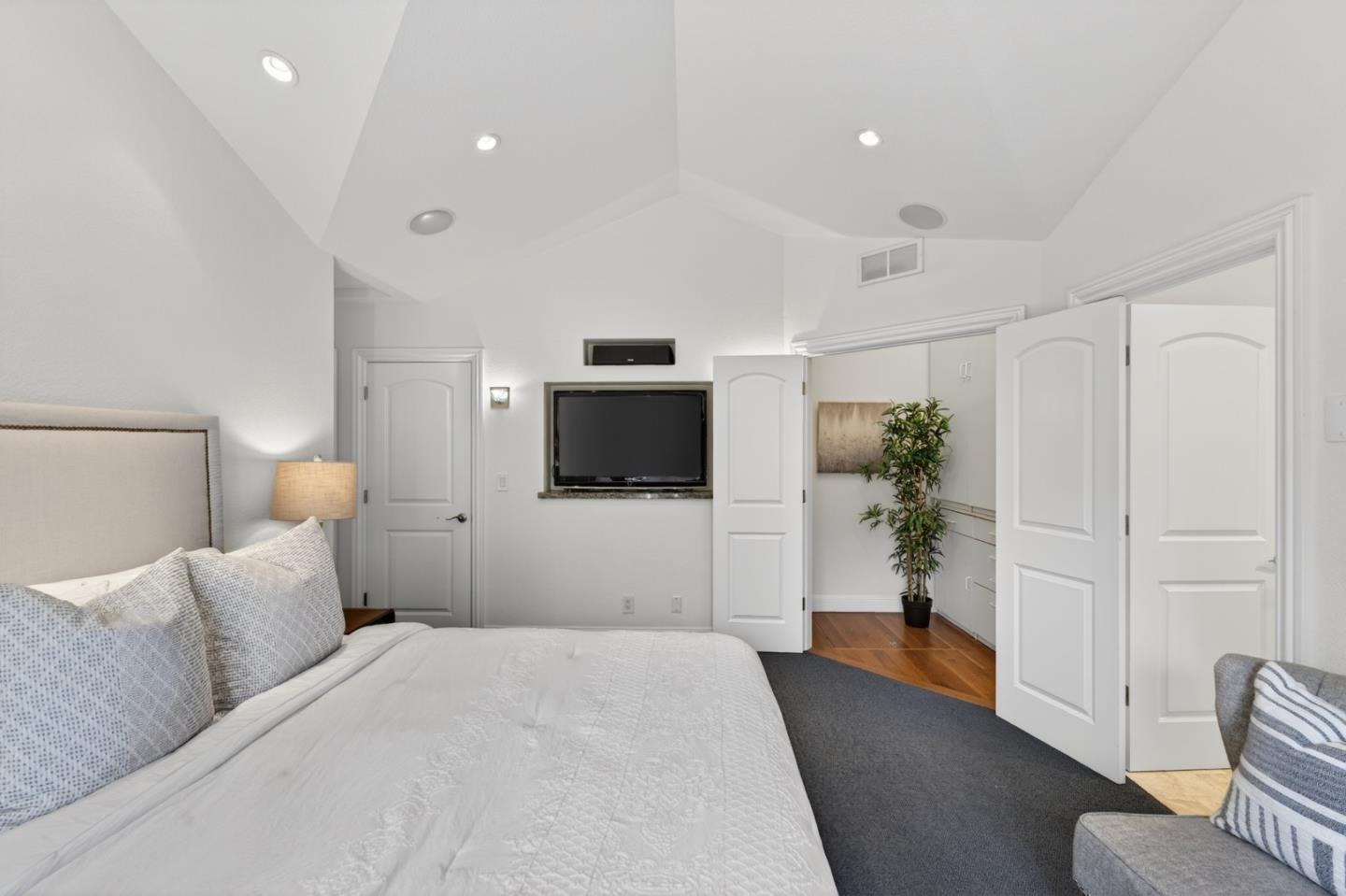 Detail Gallery Image 25 of 97 For 1487 Fallen Leaf Ln, Los Altos,  CA 94024 - 5 Beds | 4 Baths