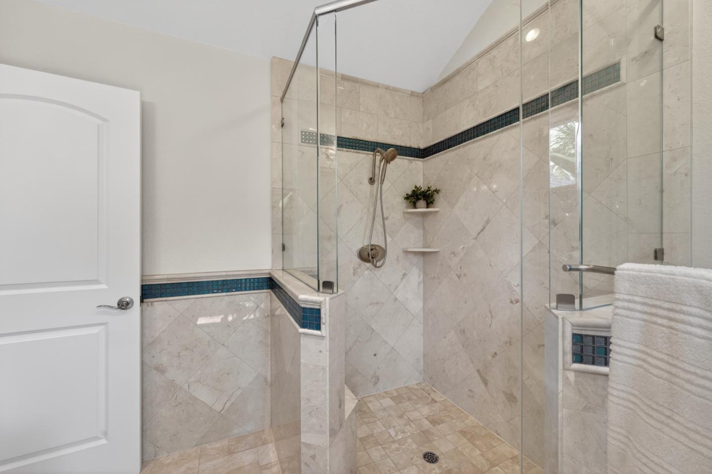 Detail Gallery Image 30 of 97 For 1487 Fallen Leaf Ln, Los Altos,  CA 94024 - 5 Beds | 4 Baths