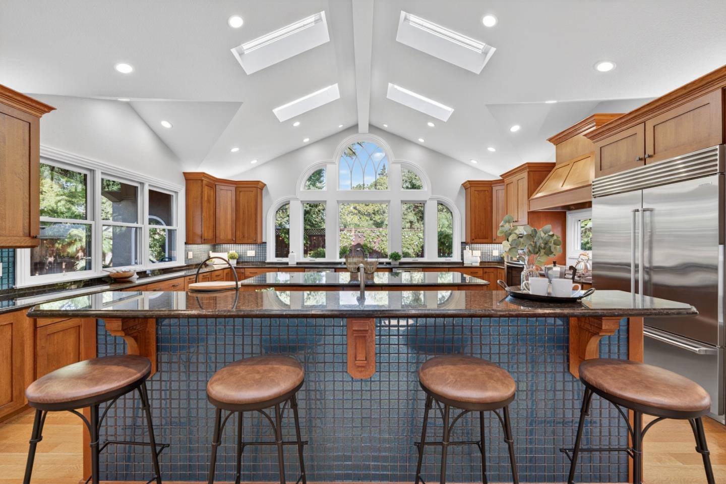 Detail Gallery Image 52 of 97 For 1487 Fallen Leaf Ln, Los Altos,  CA 94024 - 5 Beds | 4 Baths