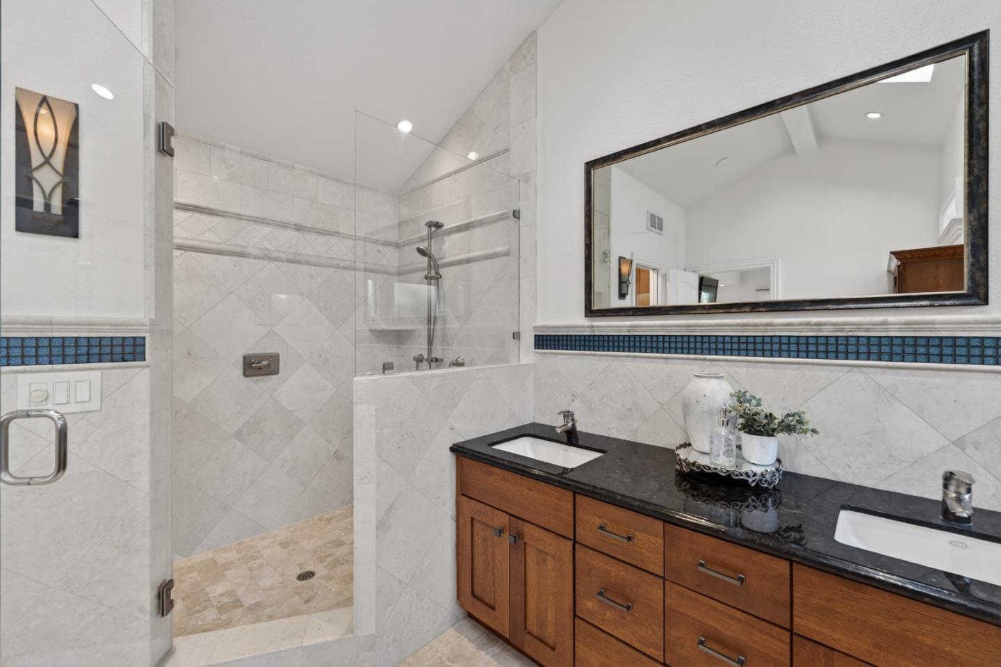 Detail Gallery Image 68 of 97 For 1487 Fallen Leaf Ln, Los Altos,  CA 94024 - 5 Beds | 4 Baths