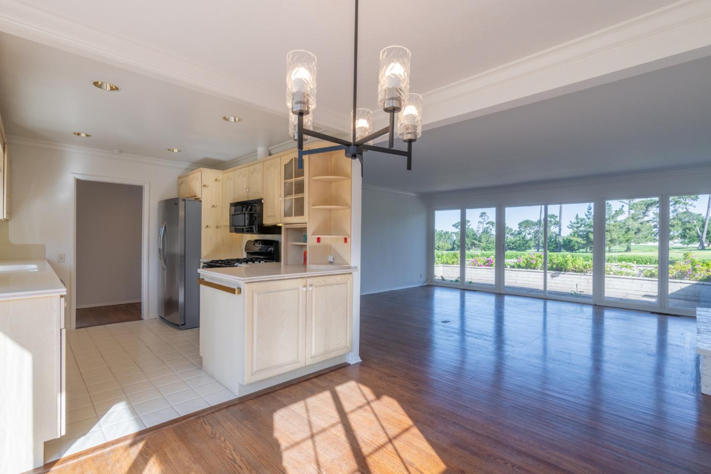 Detail Gallery Image 14 of 32 For 1029 Broncho Rd, Pebble Beach,  CA 93953 - 3 Beds | 2/1 Baths