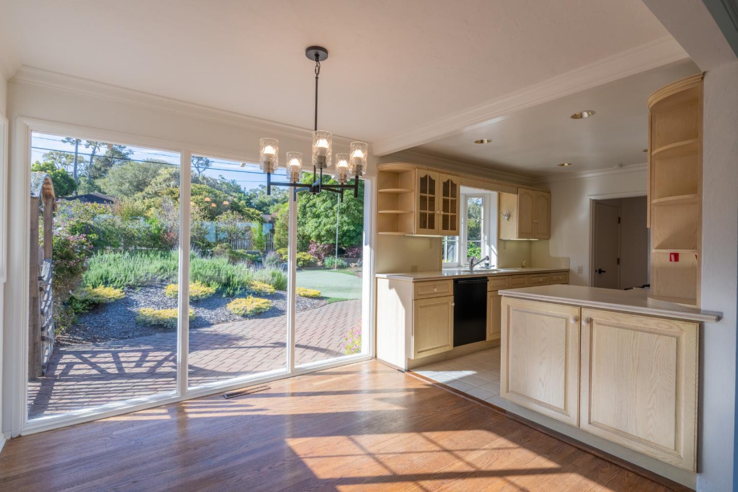 Detail Gallery Image 15 of 32 For 1029 Broncho Rd, Pebble Beach,  CA 93953 - 3 Beds | 2/1 Baths