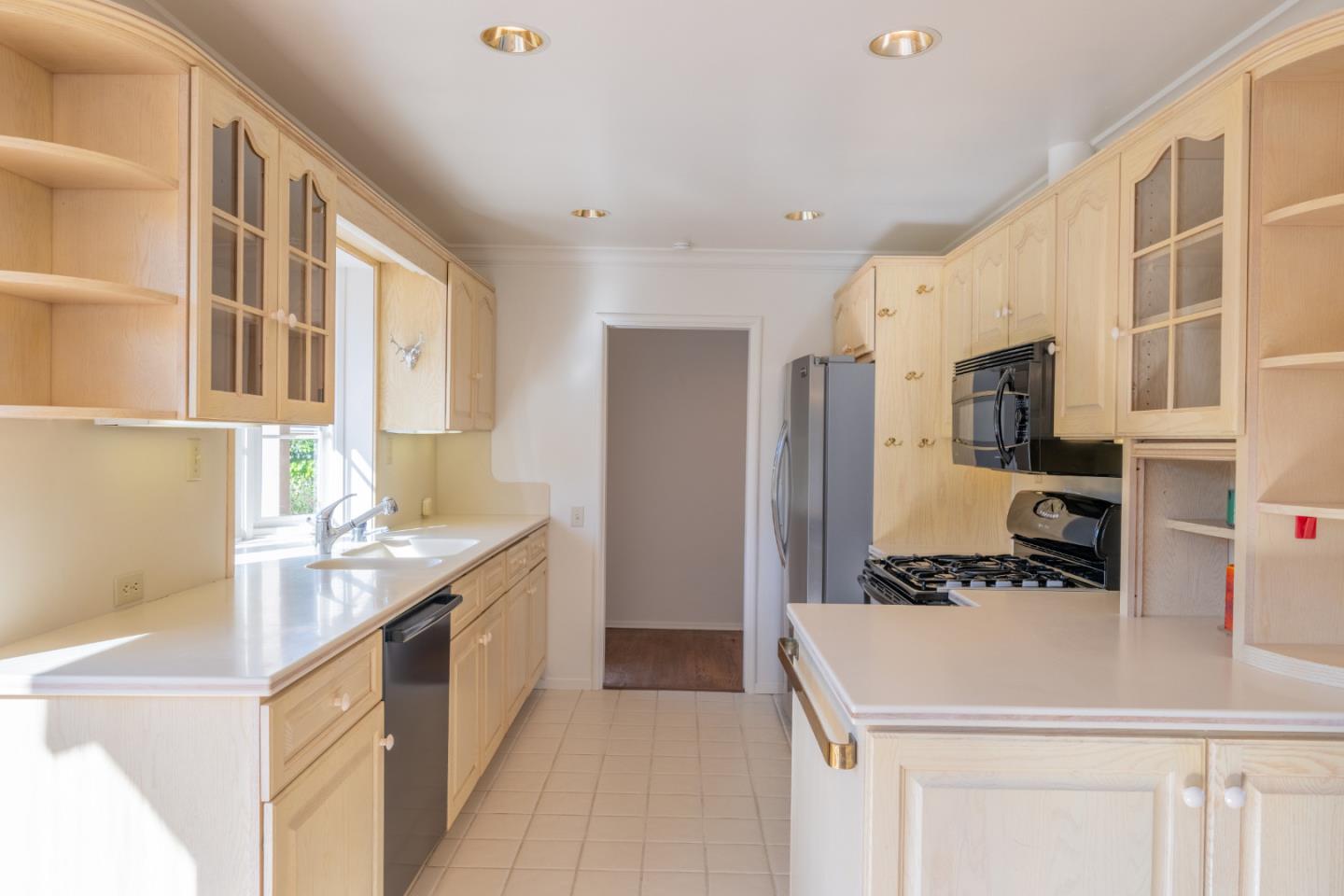 Detail Gallery Image 19 of 32 For 1029 Broncho Rd, Pebble Beach,  CA 93953 - 3 Beds | 2/1 Baths