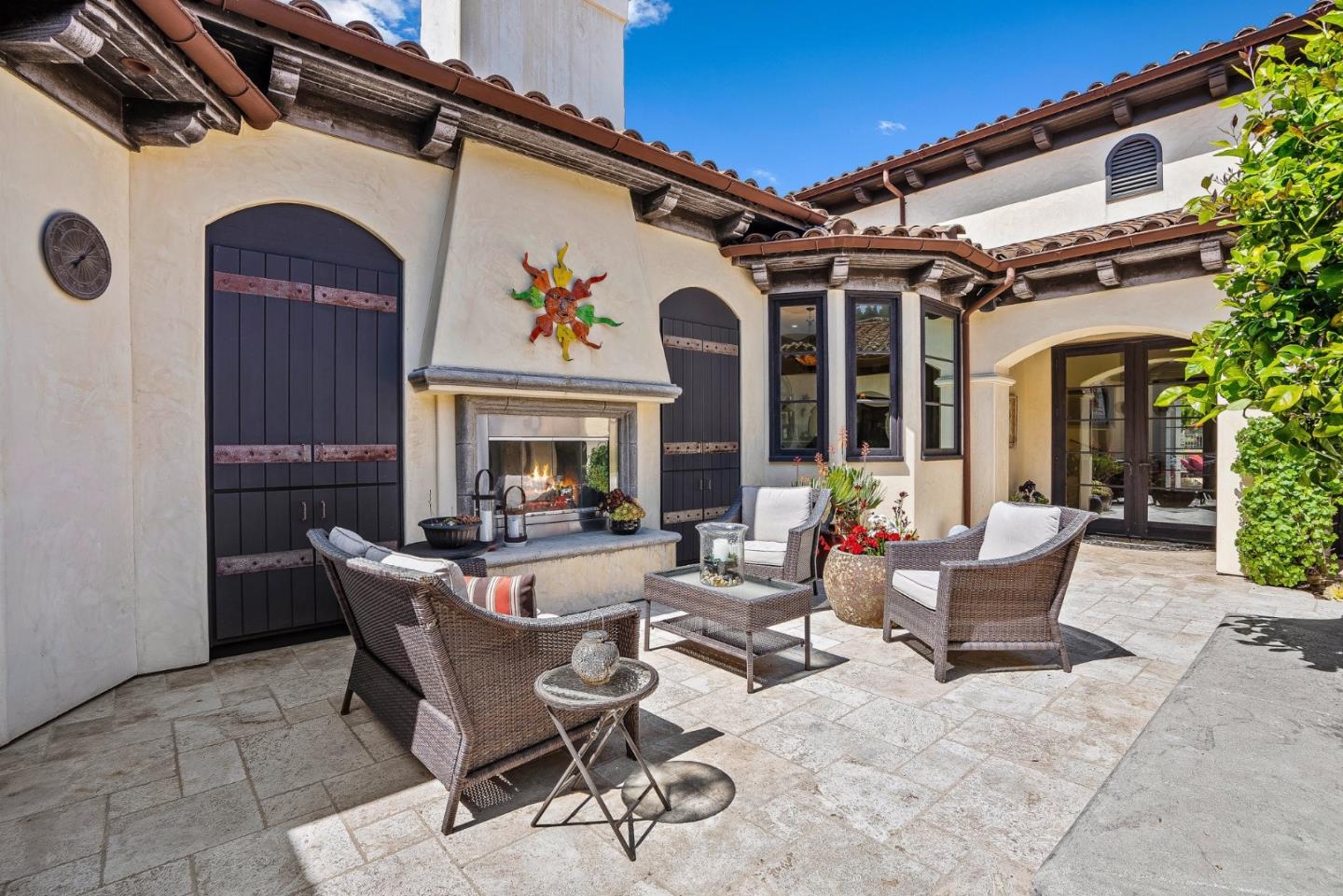 Detail Gallery Image 10 of 112 For 220 Falcon Hl, Santa Cruz,  CA 95065 - 5 Beds | 5/1 Baths