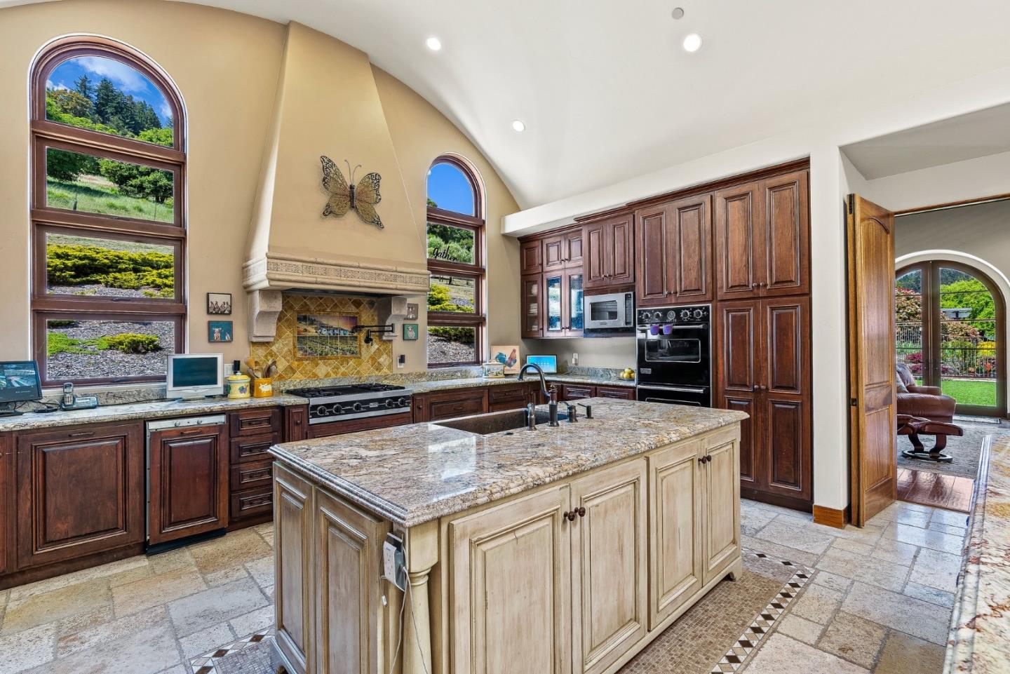 Detail Gallery Image 24 of 112 For 220 Falcon Hl, Santa Cruz,  CA 95065 - 5 Beds | 5/1 Baths