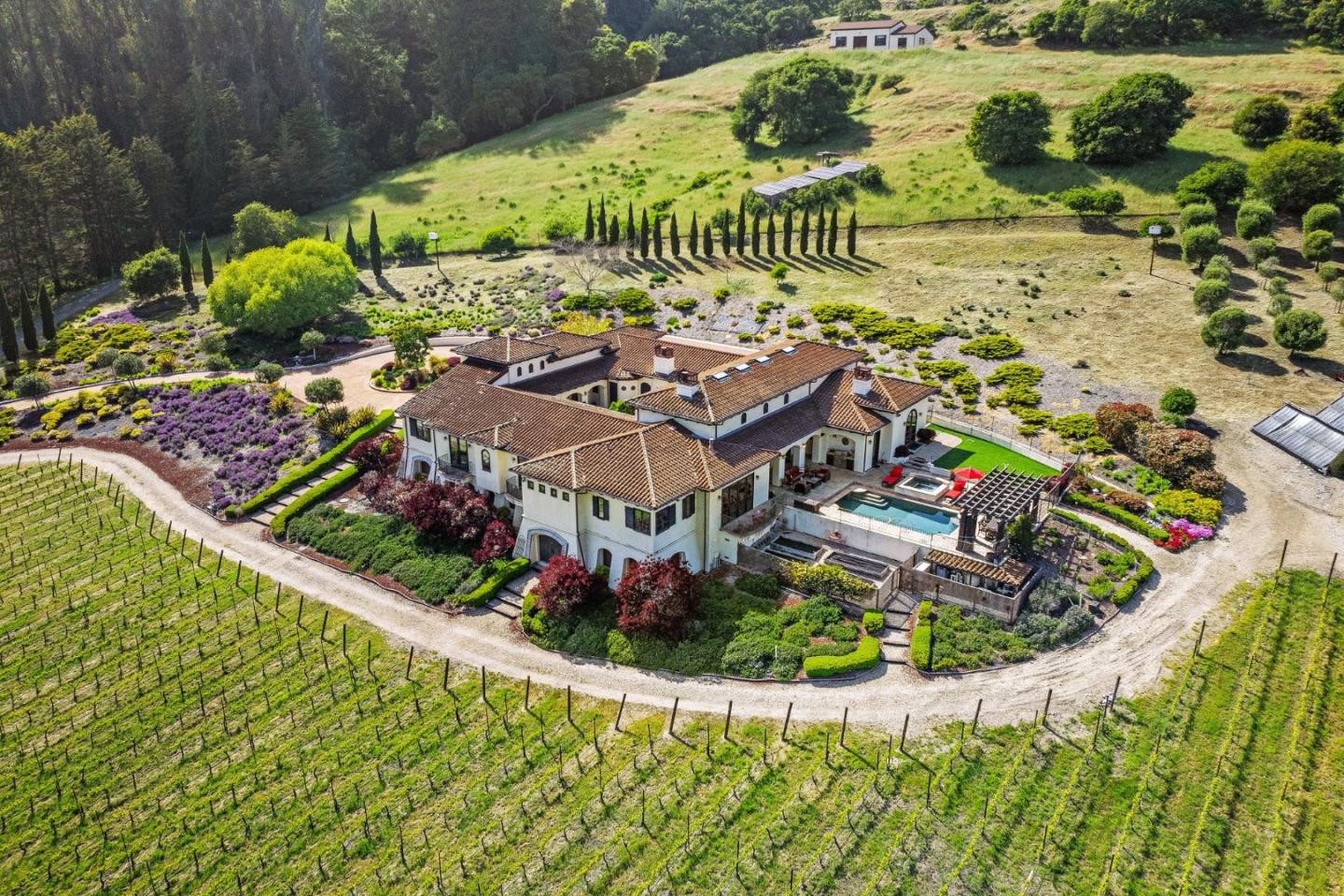 Detail Gallery Image 3 of 112 For 220 Falcon Hl, Santa Cruz,  CA 95065 - 5 Beds | 5/1 Baths