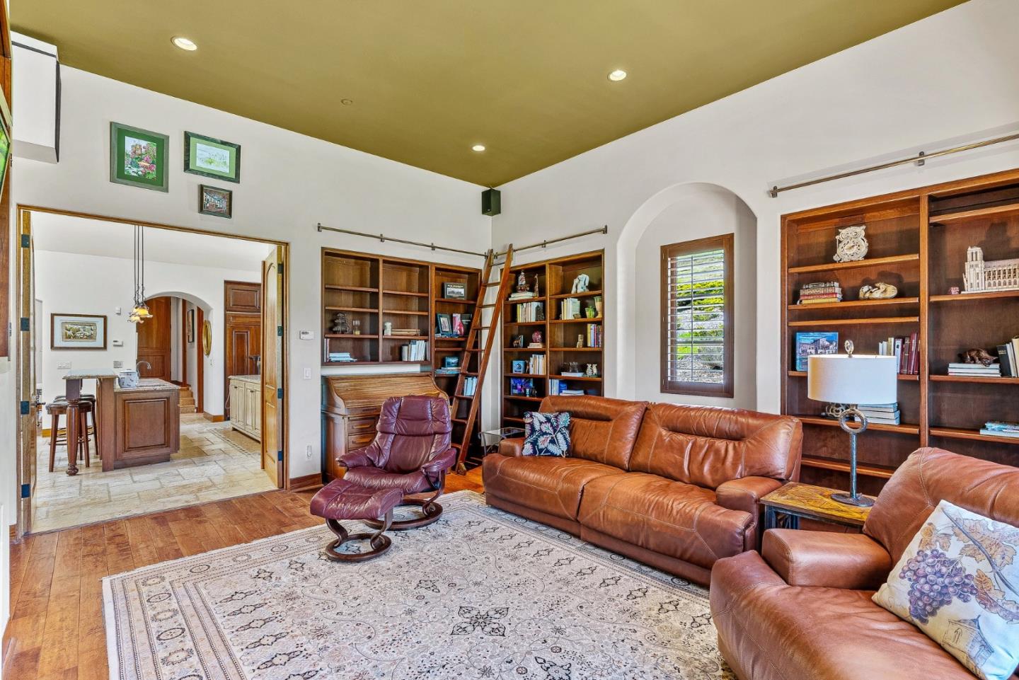 Detail Gallery Image 32 of 112 For 220 Falcon Hl, Santa Cruz,  CA 95065 - 5 Beds | 5/1 Baths