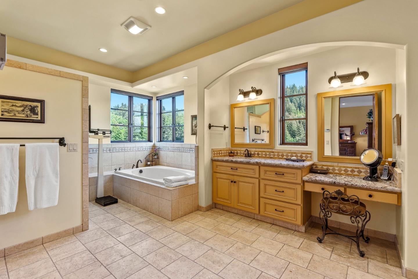 Detail Gallery Image 47 of 112 For 220 Falcon Hl, Santa Cruz,  CA 95065 - 5 Beds | 5/1 Baths