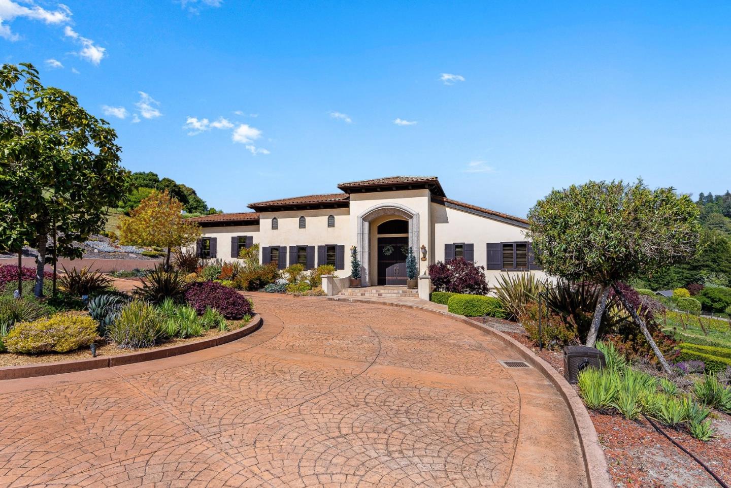 Detail Gallery Image 6 of 112 For 220 Falcon Hl, Santa Cruz,  CA 95065 - 5 Beds | 5/1 Baths