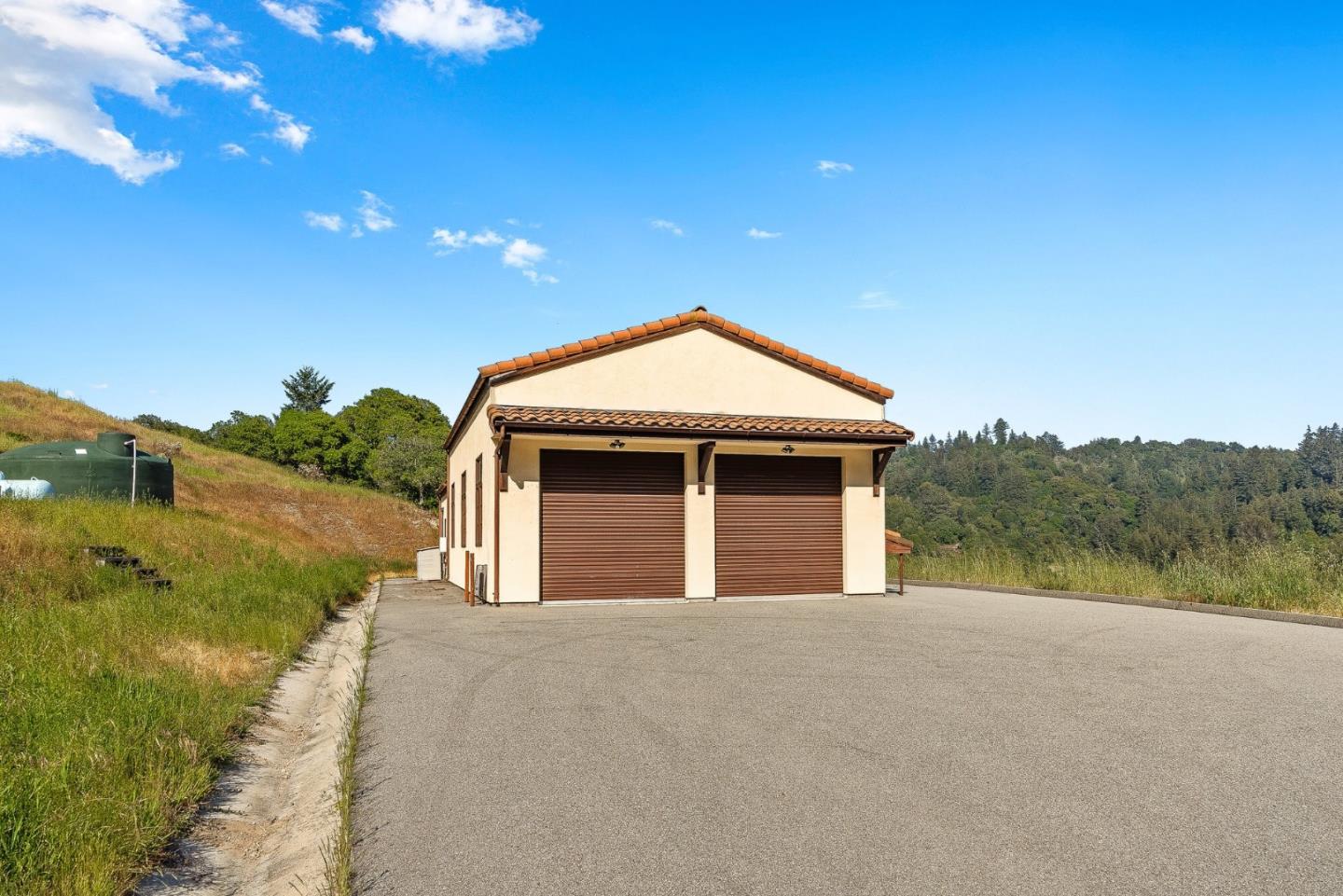 Detail Gallery Image 93 of 112 For 220 Falcon Hl, Santa Cruz,  CA 95065 - 5 Beds | 5/1 Baths