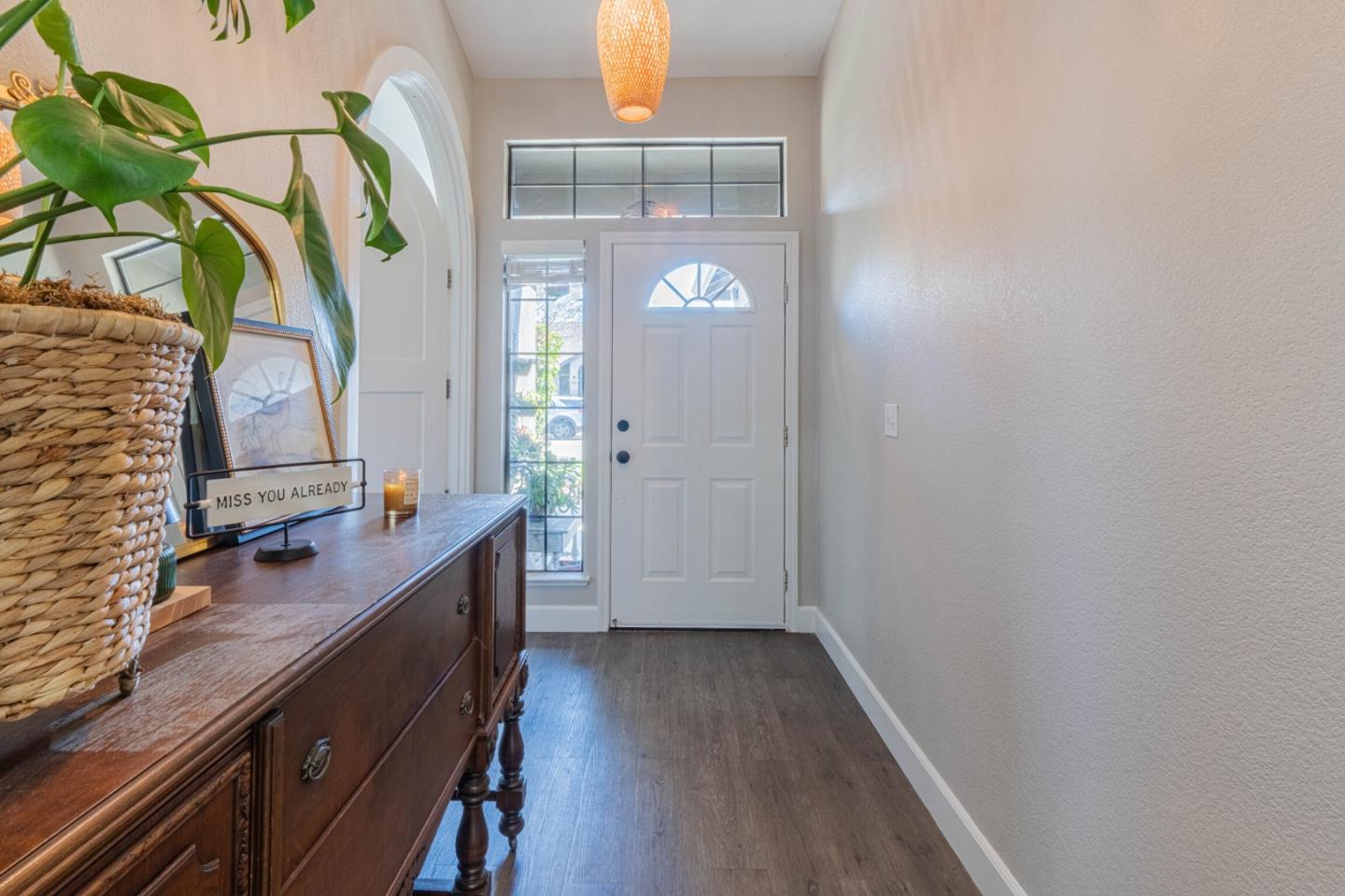 Detail Gallery Image 5 of 43 For 746 Nacional Ct, Salinas,  CA 93901 - 3 Beds | 2 Baths