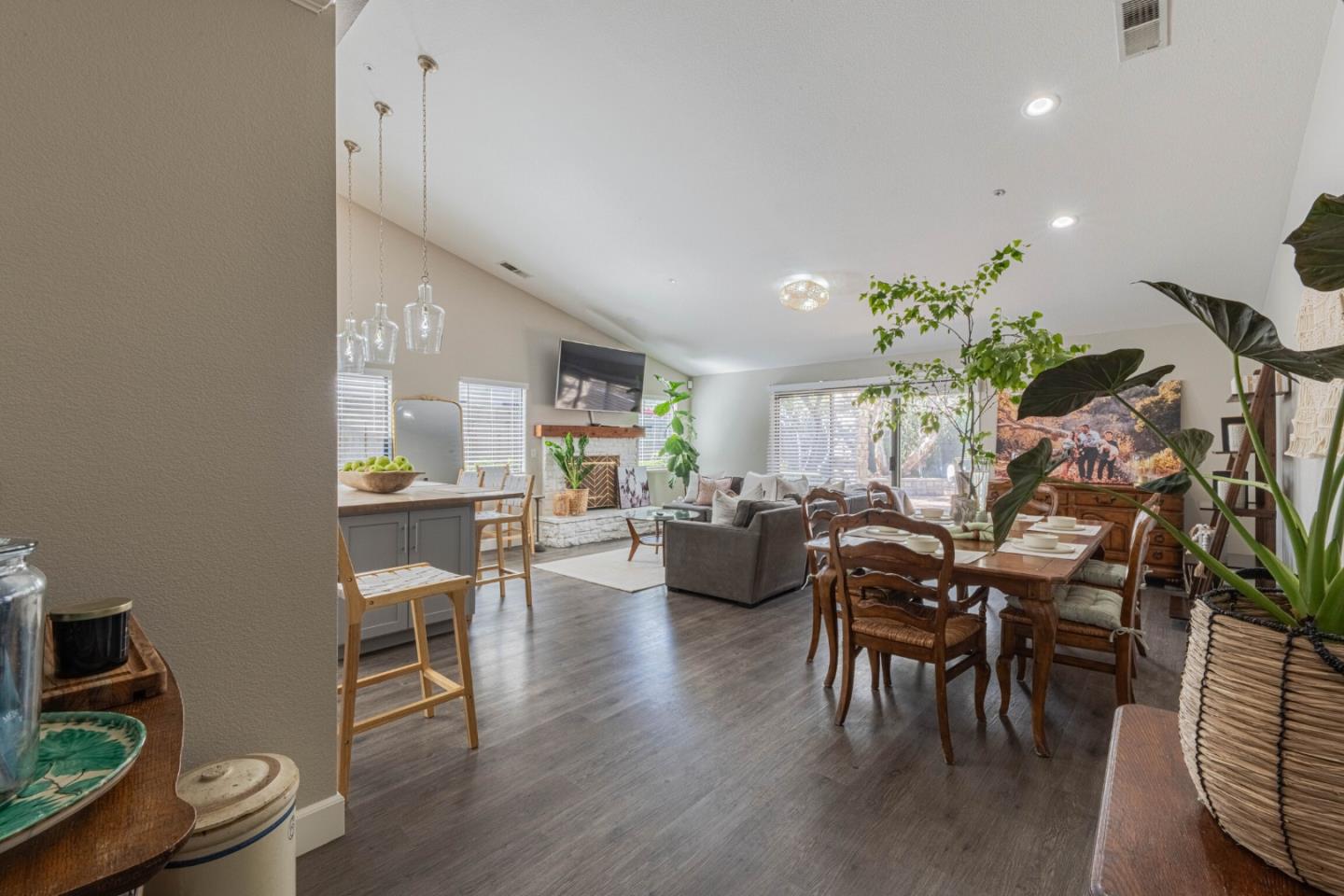 Detail Gallery Image 6 of 43 For 746 Nacional Ct, Salinas,  CA 93901 - 3 Beds | 2 Baths