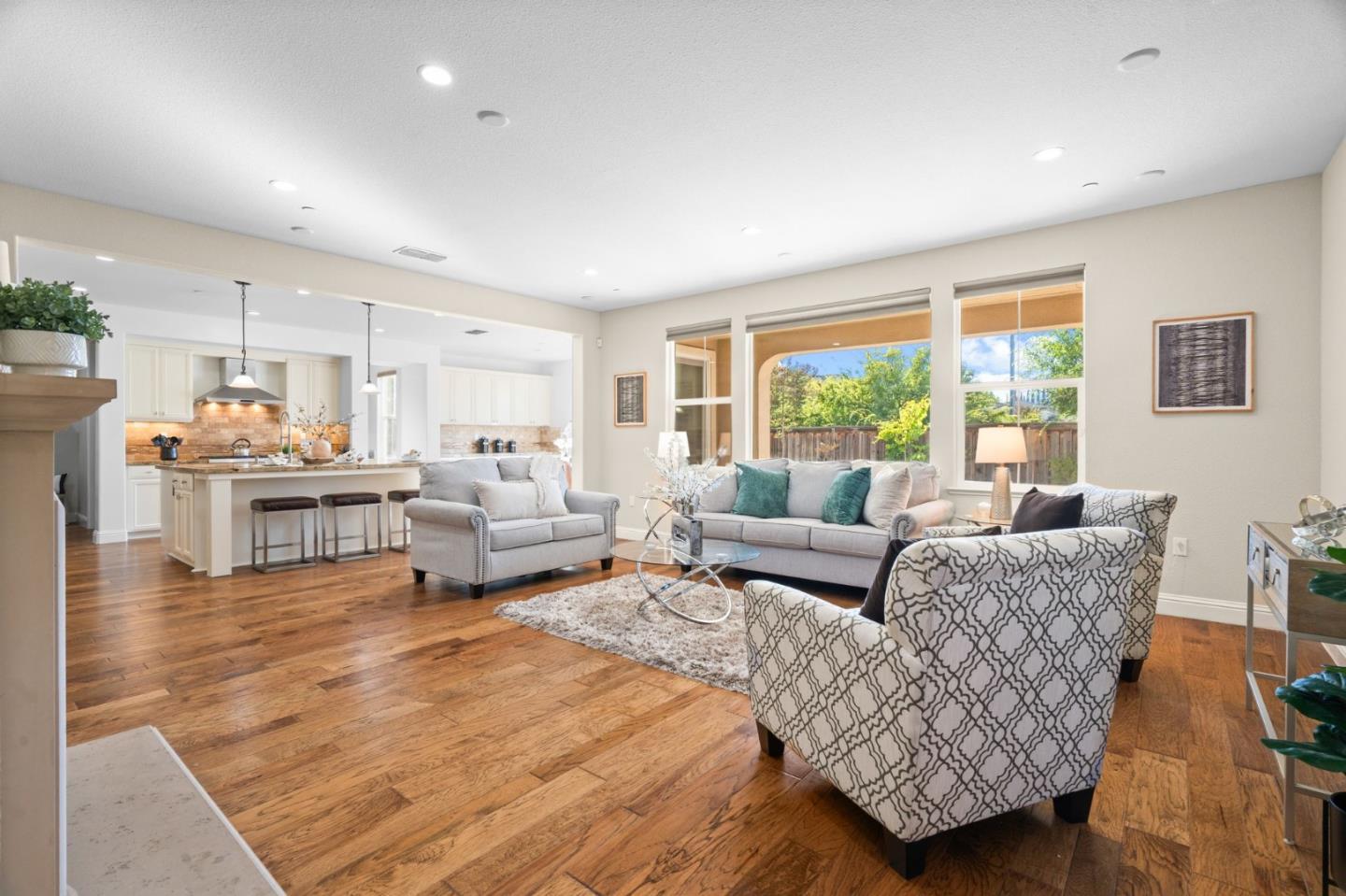 Detail Gallery Image 12 of 85 For 4063 Cadwallader Ave, San Jose,  CA 95121 - 5 Beds | 4/1 Baths