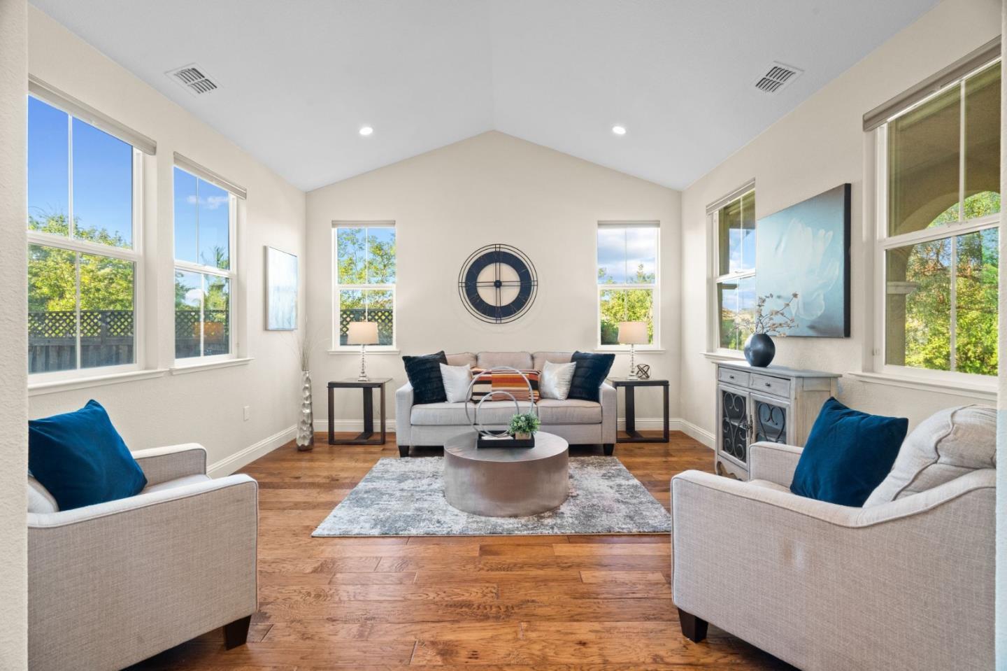 Detail Gallery Image 6 of 85 For 4063 Cadwallader Ave, San Jose,  CA 95121 - 5 Beds | 4/1 Baths