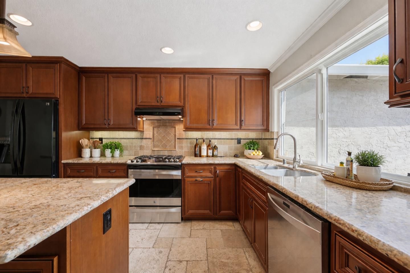 Detail Gallery Image 6 of 32 For 6620 Thames Dr, Gilroy,  CA 95020 - 4 Beds | 2 Baths