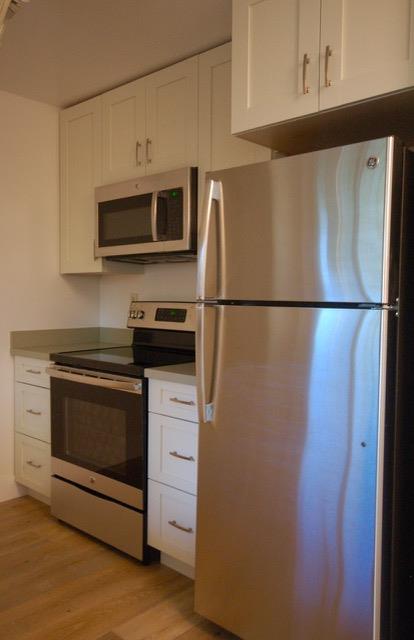 Detail Gallery Image 8 of 11 For 220 College Ave, Palo Alto,  CA 94306 - – Beds | – Baths