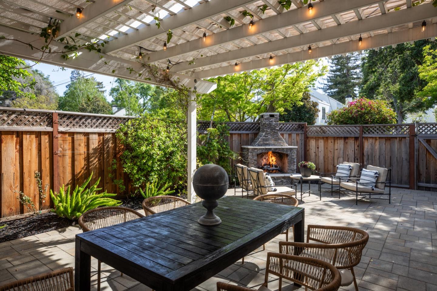 Detail Gallery Image 25 of 35 For 793 Calderon Ave, Mountain View,  CA 94041 - 4 Beds | 3 Baths