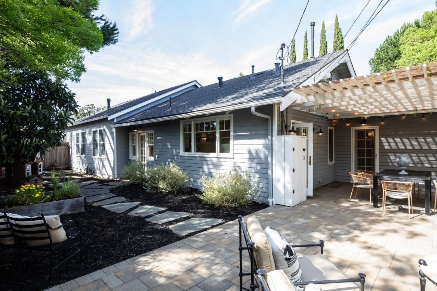 Detail Gallery Image 29 of 35 For 793 Calderon Ave, Mountain View,  CA 94041 - 4 Beds | 3 Baths