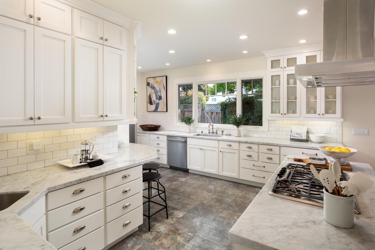 Detail Gallery Image 3 of 9 For 793 Calderon Ave, Mountain View,  CA 94041 - 3 Beds | 3 Baths