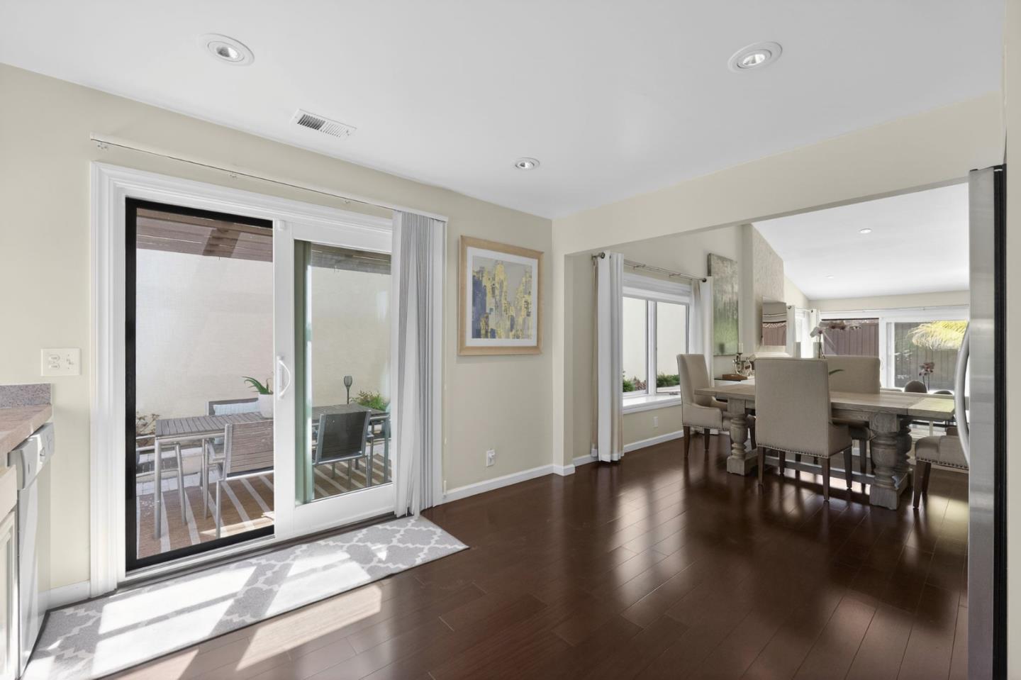 Detail Gallery Image 10 of 45 For 31 Barcelona Cir, Redwood City,  CA 94065 - 2 Beds | 2 Baths