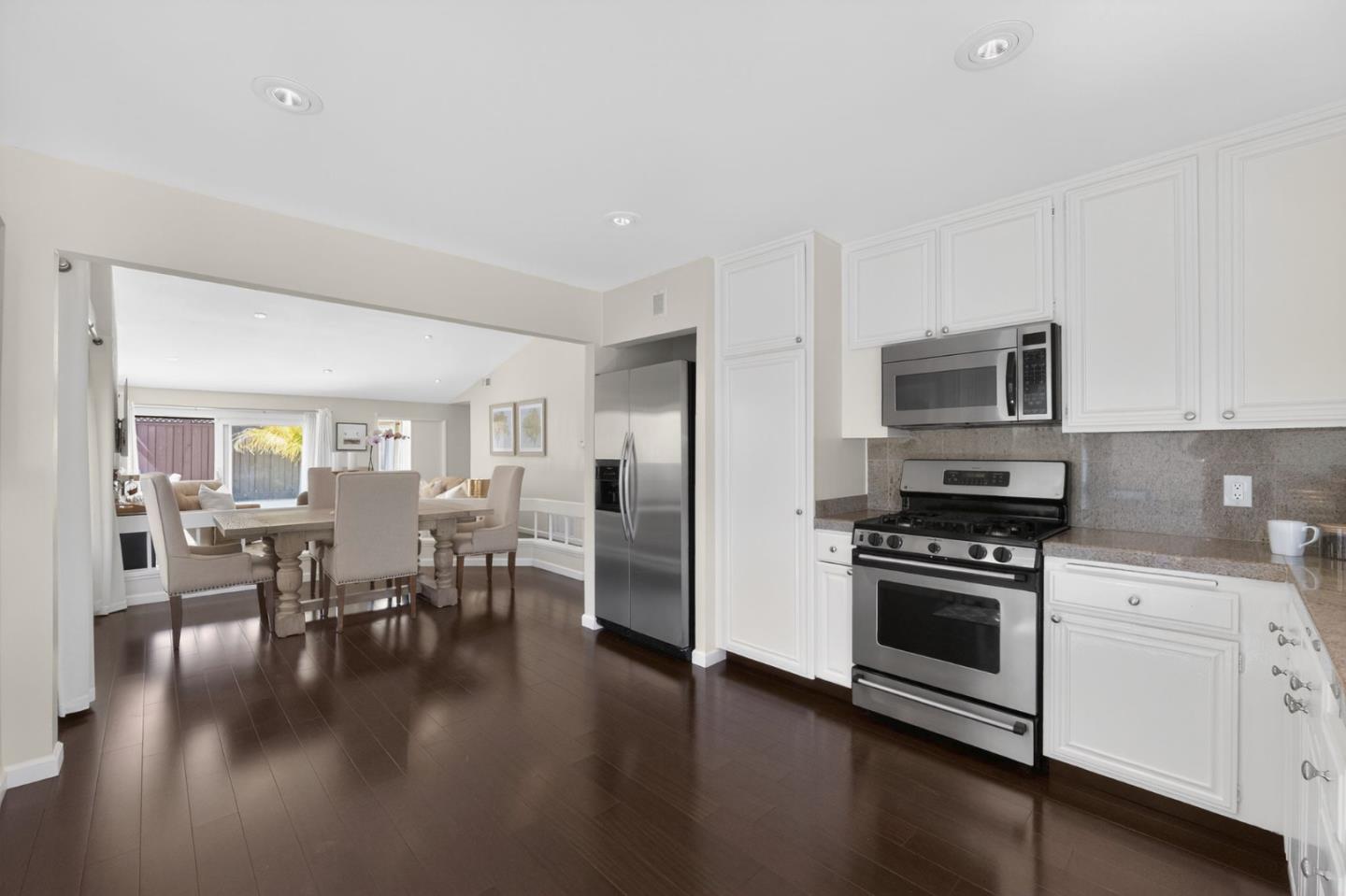 Detail Gallery Image 11 of 45 For 31 Barcelona Cir, Redwood City,  CA 94065 - 2 Beds | 2 Baths