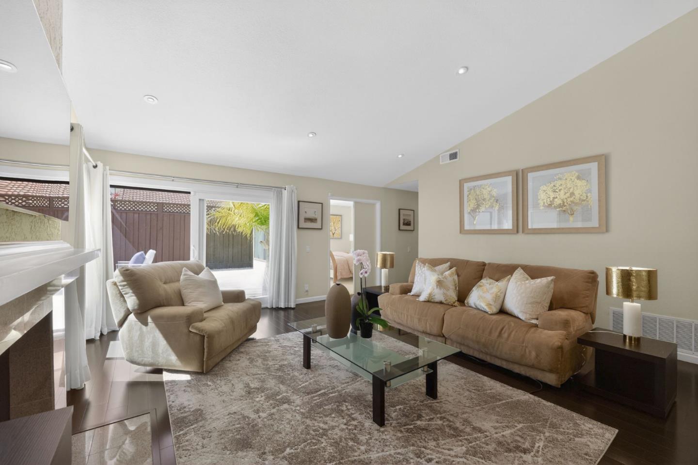 Detail Gallery Image 15 of 45 For 31 Barcelona Cir, Redwood City,  CA 94065 - 2 Beds | 2 Baths