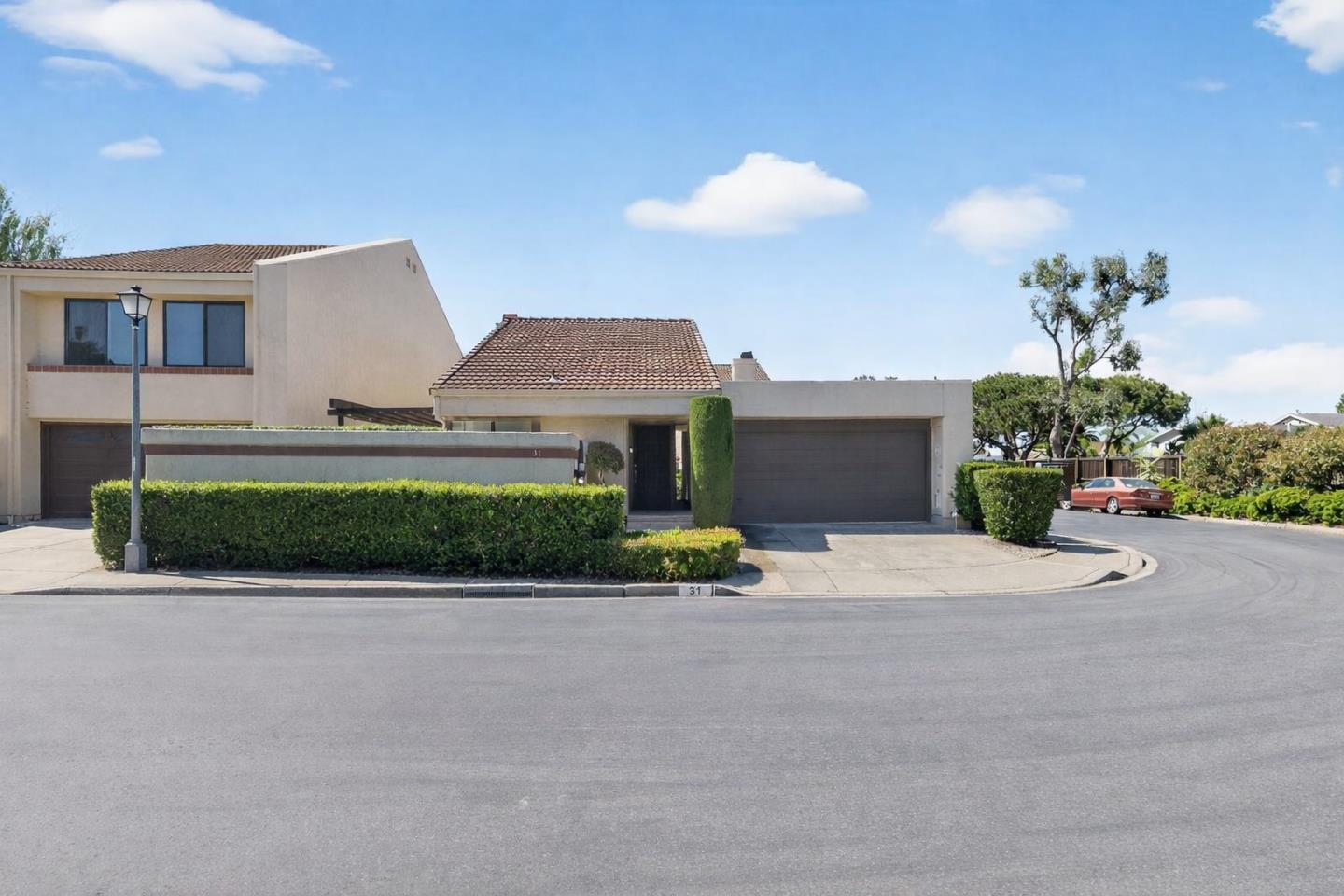 Detail Gallery Image 2 of 45 For 31 Barcelona Cir, Redwood City,  CA 94065 - 2 Beds | 2 Baths