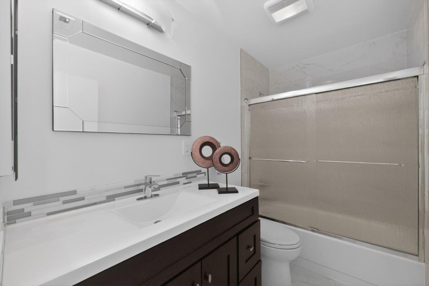 Detail Gallery Image 24 of 45 For 31 Barcelona Cir, Redwood City,  CA 94065 - 2 Beds | 2 Baths