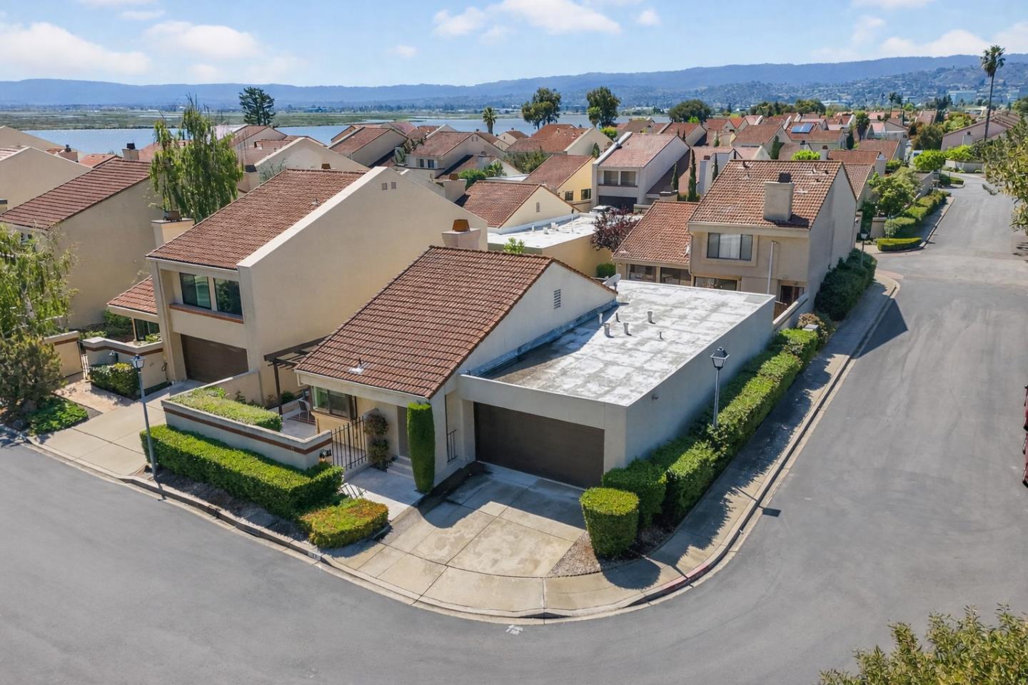 Detail Gallery Image 34 of 45 For 31 Barcelona Cir, Redwood City,  CA 94065 - 2 Beds | 2 Baths