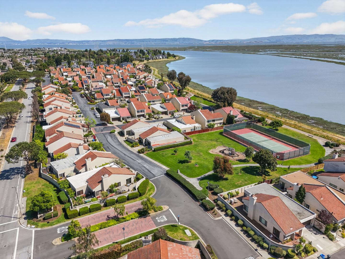 Detail Gallery Image 38 of 45 For 31 Barcelona Cir, Redwood City,  CA 94065 - 2 Beds | 2 Baths