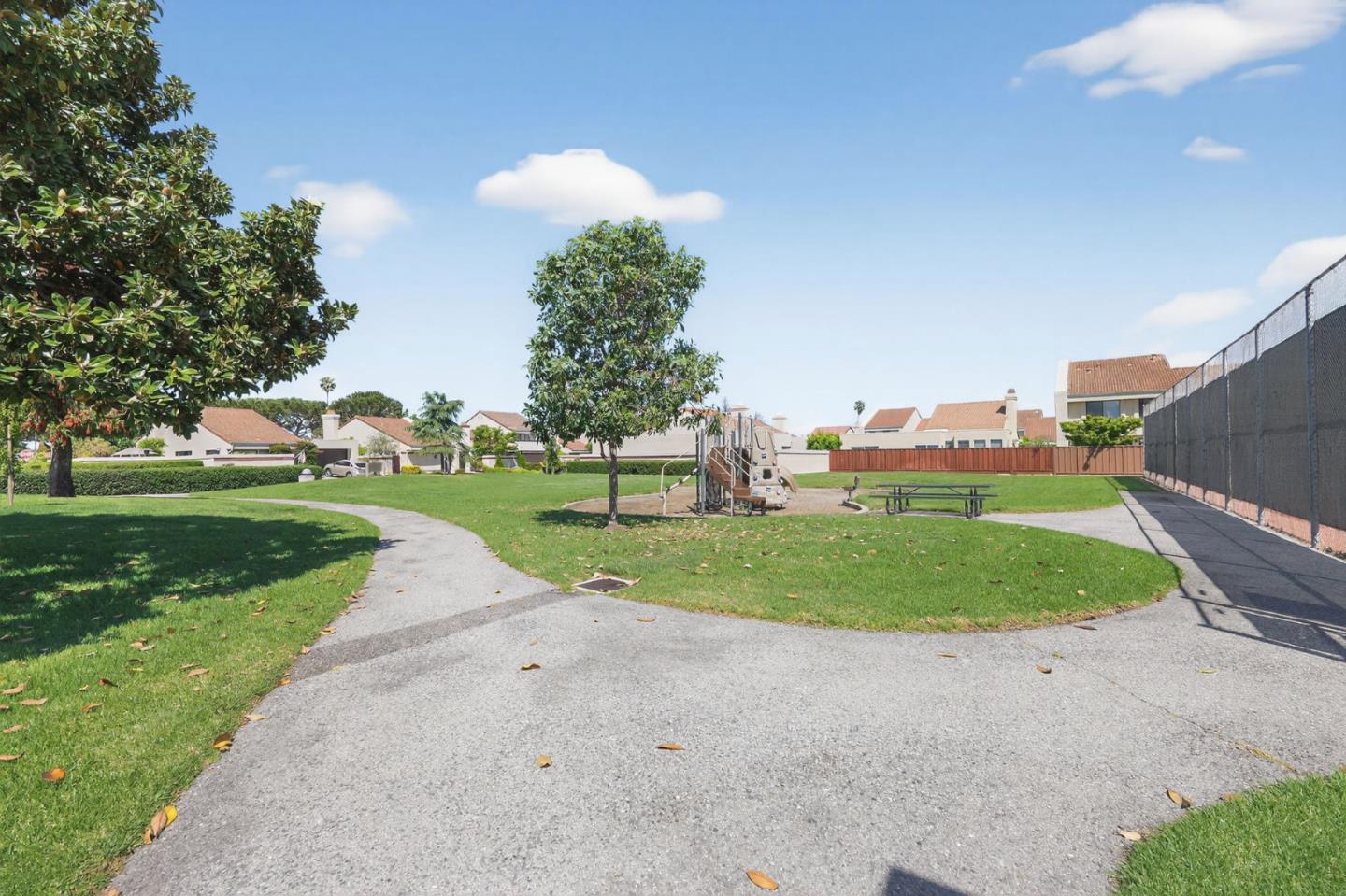 Detail Gallery Image 40 of 45 For 31 Barcelona Cir, Redwood City,  CA 94065 - 2 Beds | 2 Baths