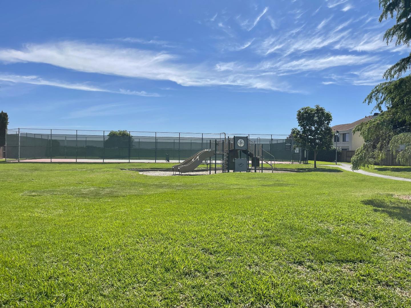 Detail Gallery Image 44 of 45 For 31 Barcelona Cir, Redwood City,  CA 94065 - 2 Beds | 2 Baths