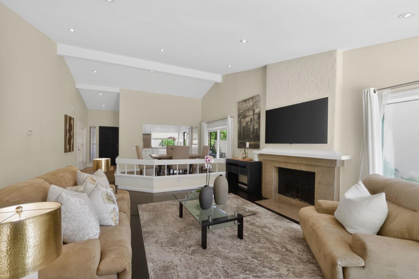 Detail Gallery Image 5 of 45 For 31 Barcelona Cir, Redwood City,  CA 94065 - 2 Beds | 2 Baths