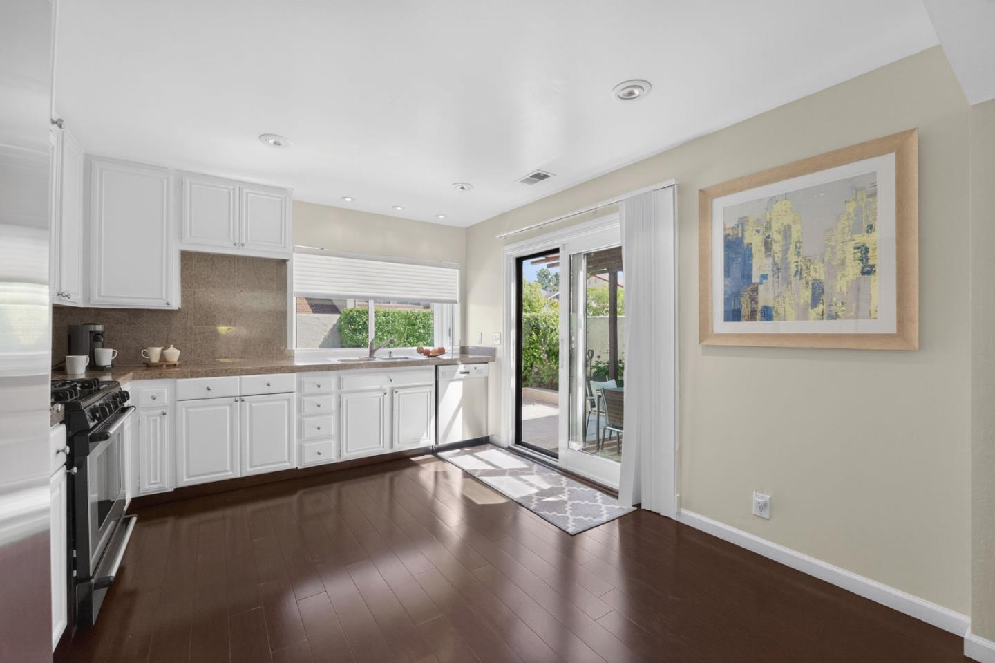 Detail Gallery Image 7 of 45 For 31 Barcelona Cir, Redwood City,  CA 94065 - 2 Beds | 2 Baths