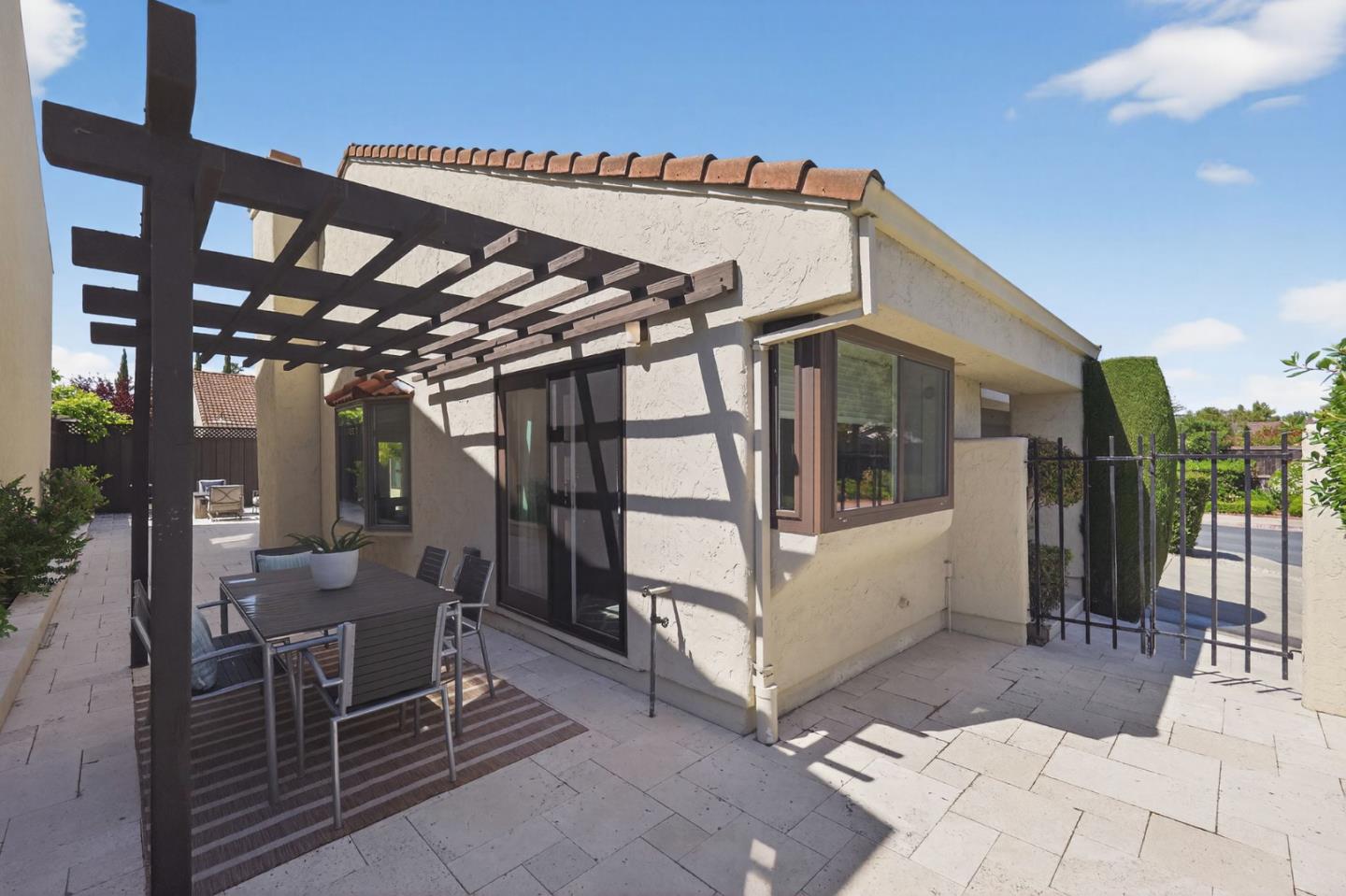 Detail Gallery Image 9 of 45 For 31 Barcelona Cir, Redwood City,  CA 94065 - 2 Beds | 2 Baths