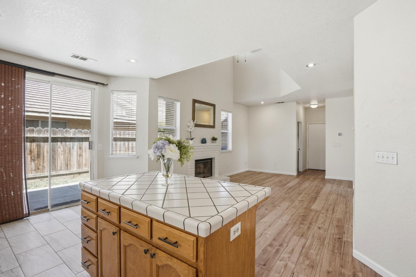 Detail Gallery Image 12 of 52 For 1974 Rainier Dr, Los Banos,  CA 93635 - 4 Beds | 3 Baths