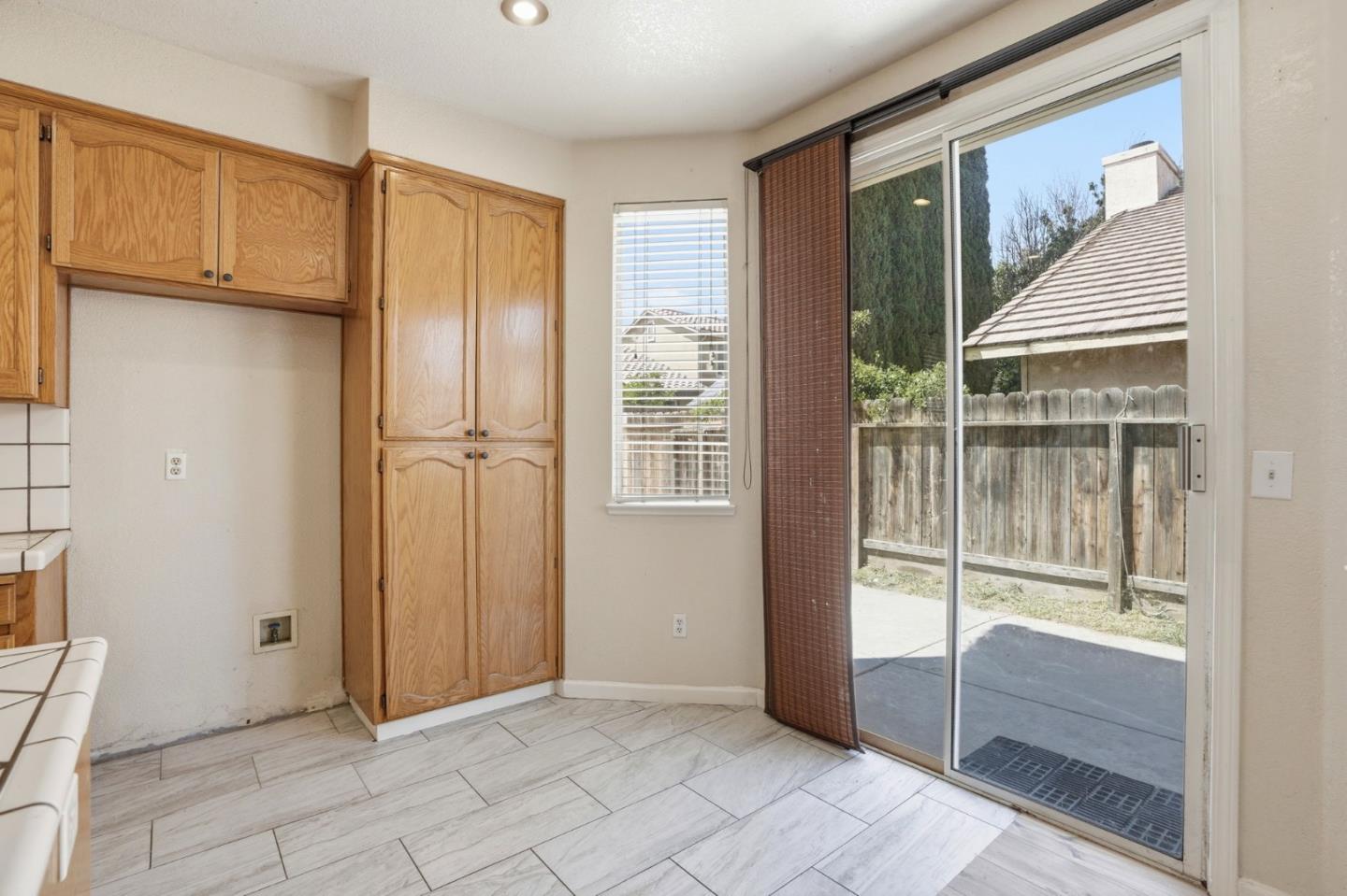 Detail Gallery Image 13 of 52 For 1974 Rainier Dr, Los Banos,  CA 93635 - 4 Beds | 3 Baths