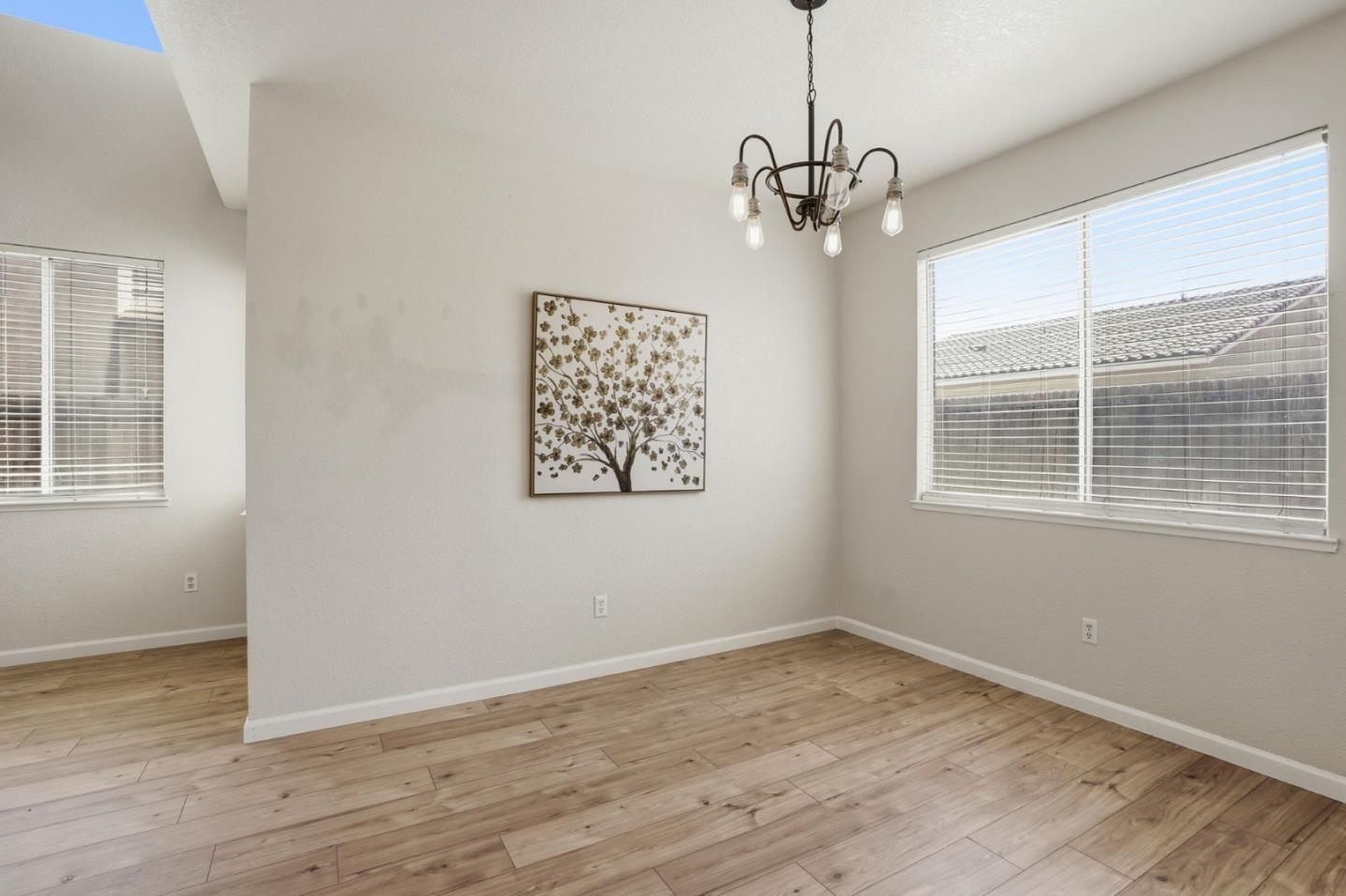 Detail Gallery Image 16 of 52 For 1974 Rainier Dr, Los Banos,  CA 93635 - 4 Beds | 3 Baths